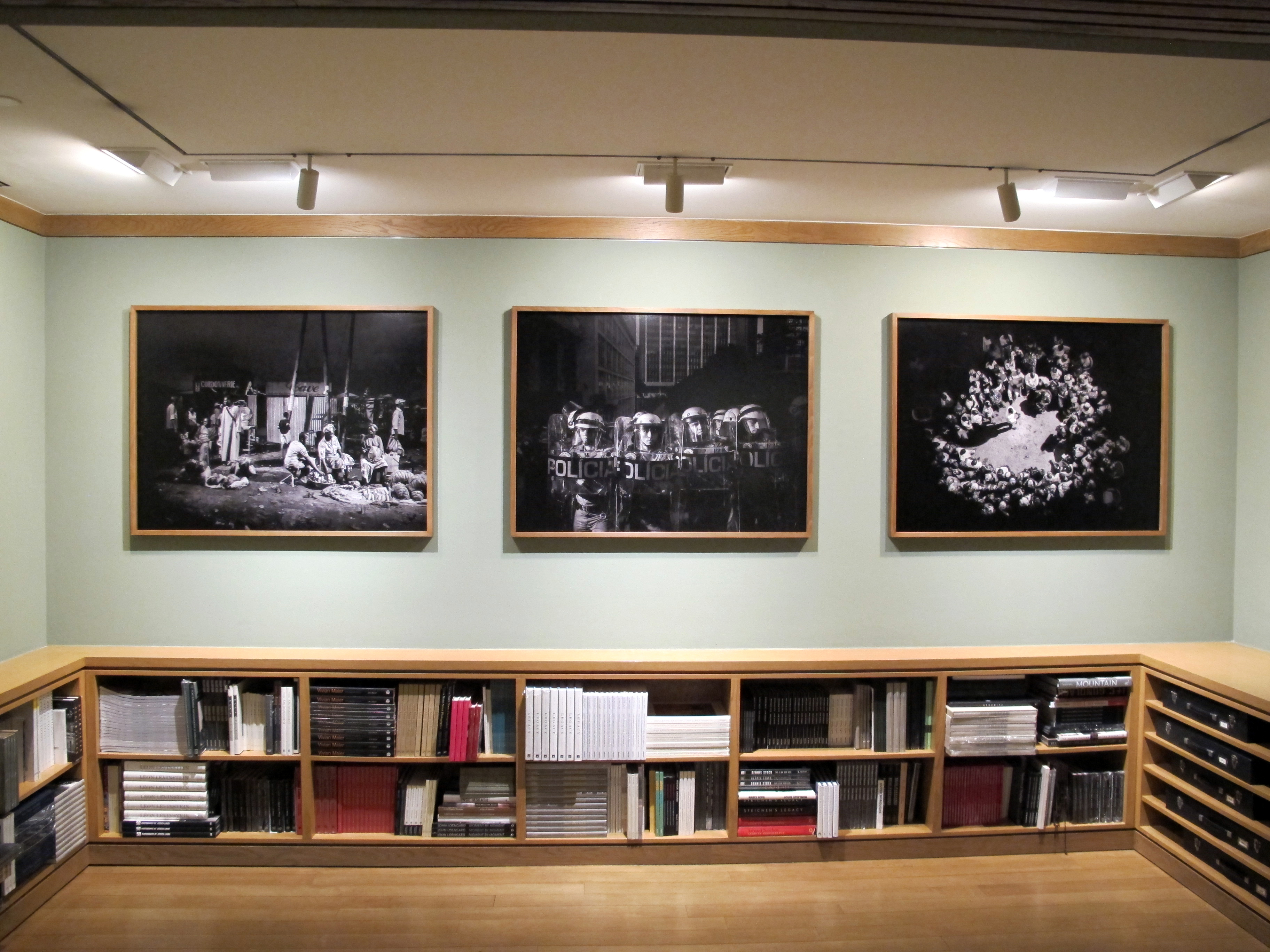 Mary Ellen Mark - Attitude - Howard Greenberg Gallery - 2016