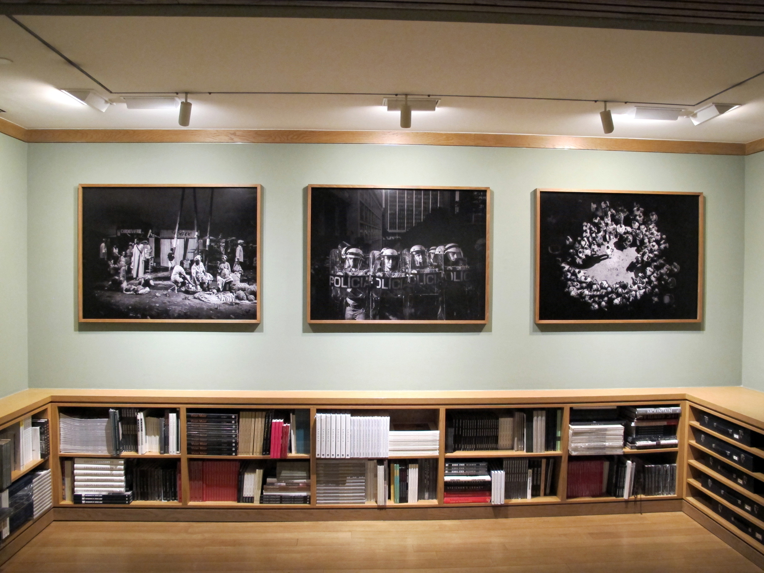 Mary Ellen Mark - Attitude - Howard Greenberg Gallery - 2016