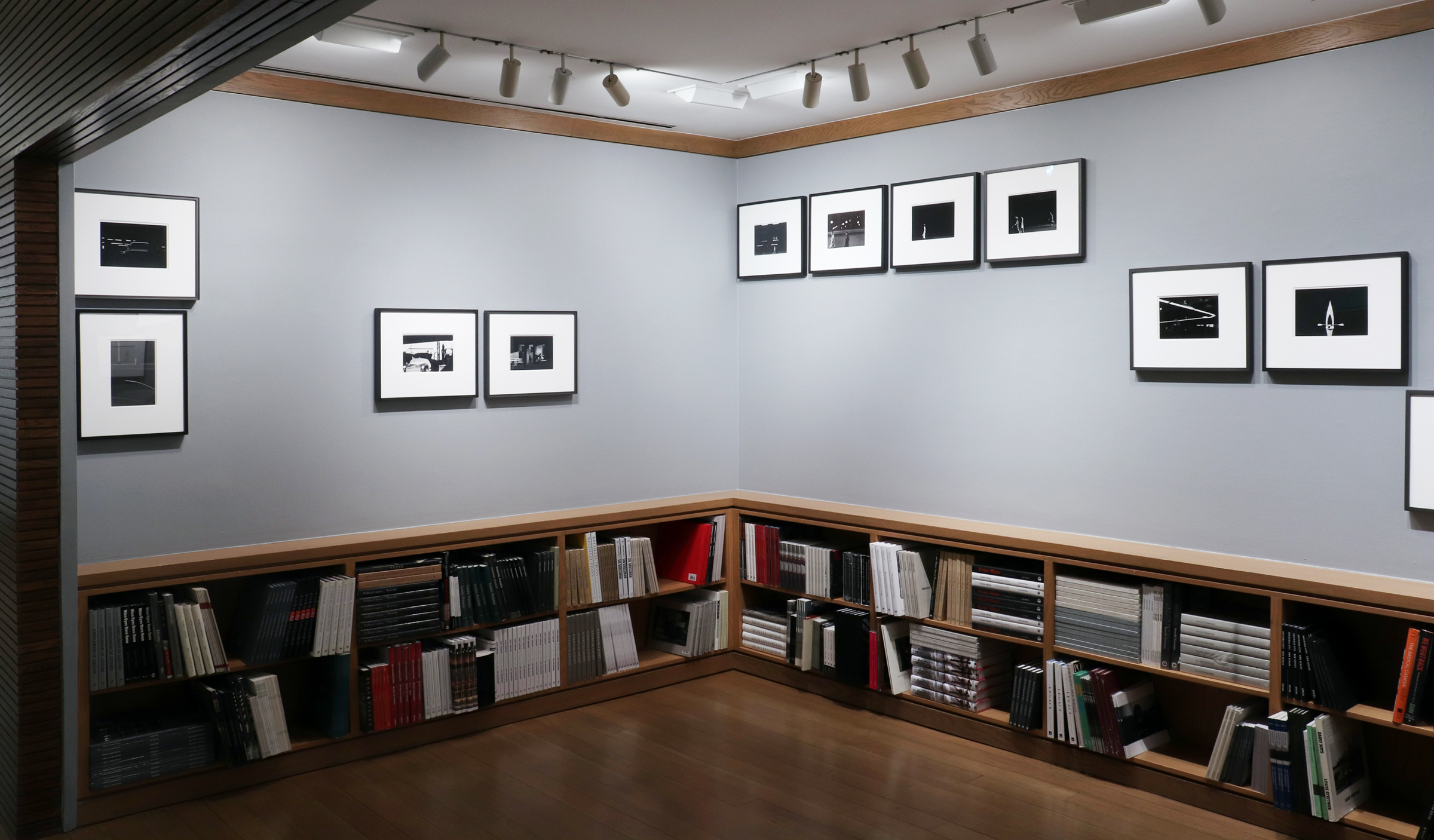 Harry Gruyaert, Installation Views, Howard Greenberg Gallery, 2020