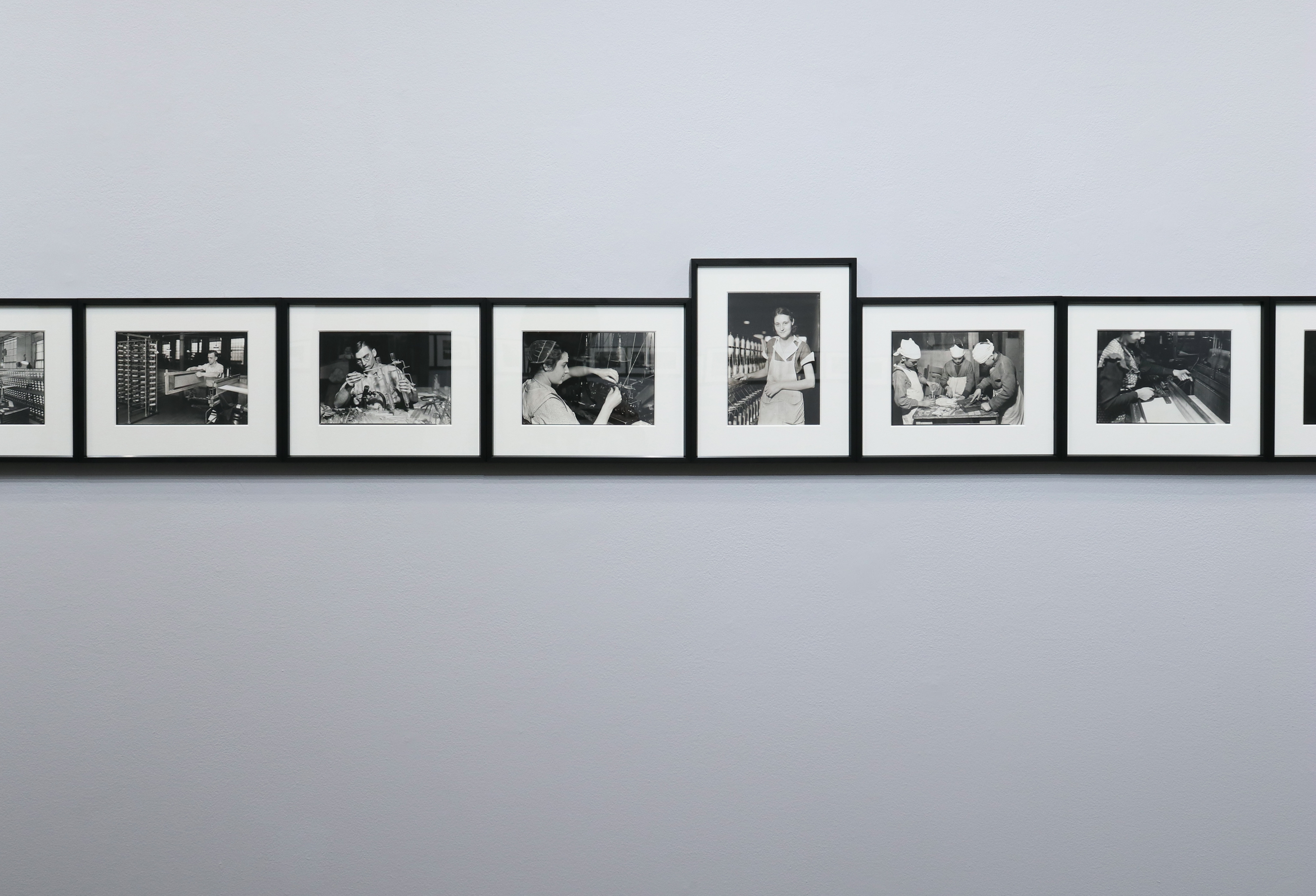 Harry Gruyaert, Installation Views, Howard Greenberg Gallery, 2020