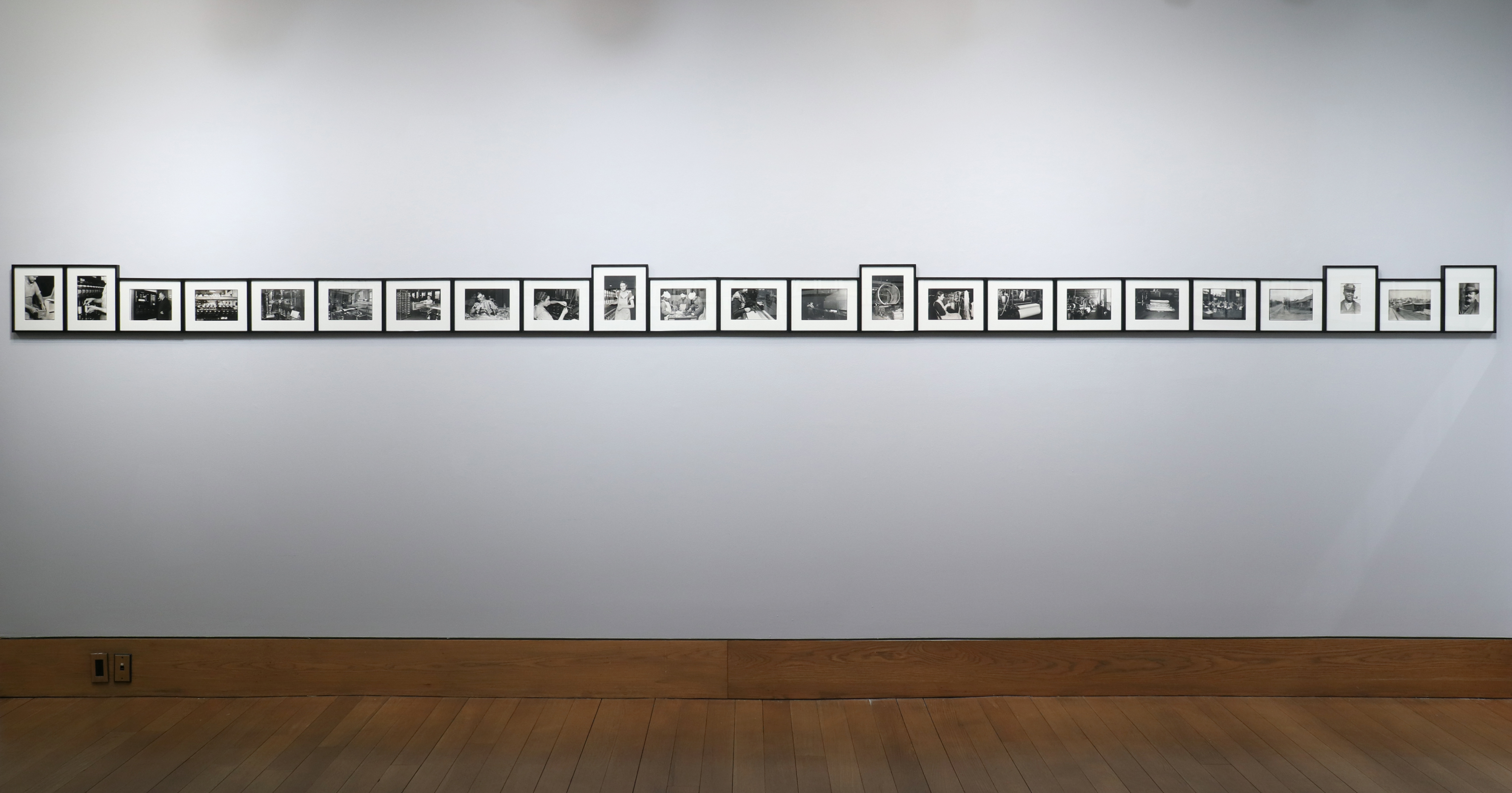 Harry Gruyaert, Installation Views, Howard Greenberg Gallery, 2020
