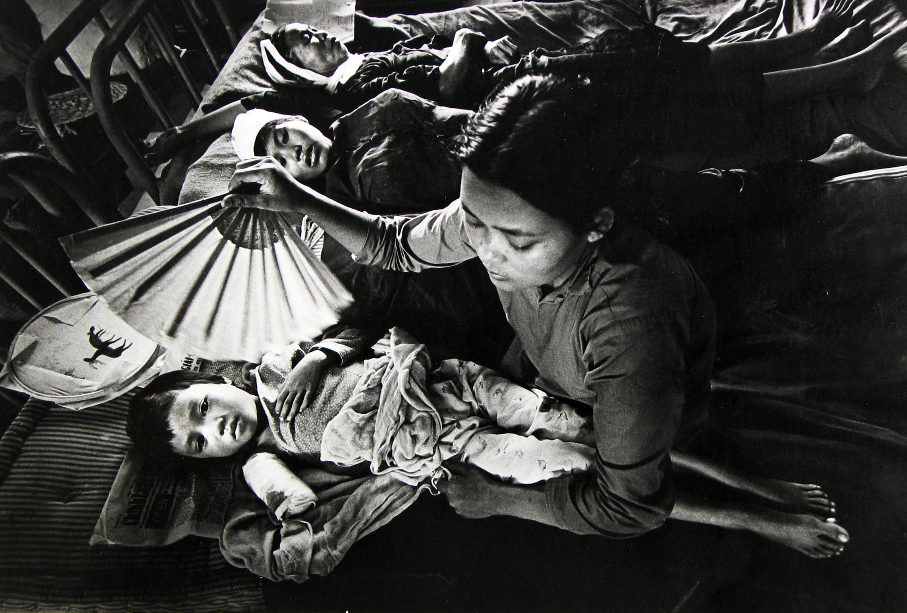 Philip Jones Griffiths: Maelstrom 2011 Howard Greenberg Gallery