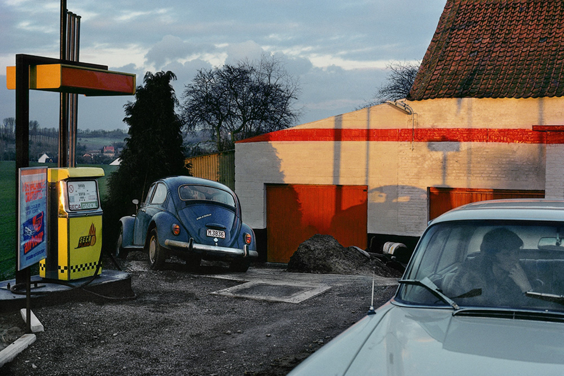 Harry Gruyaert, Province of Brabant, near Wavre, Belgium, 1981, Howard Greenberg Gallery, 2019