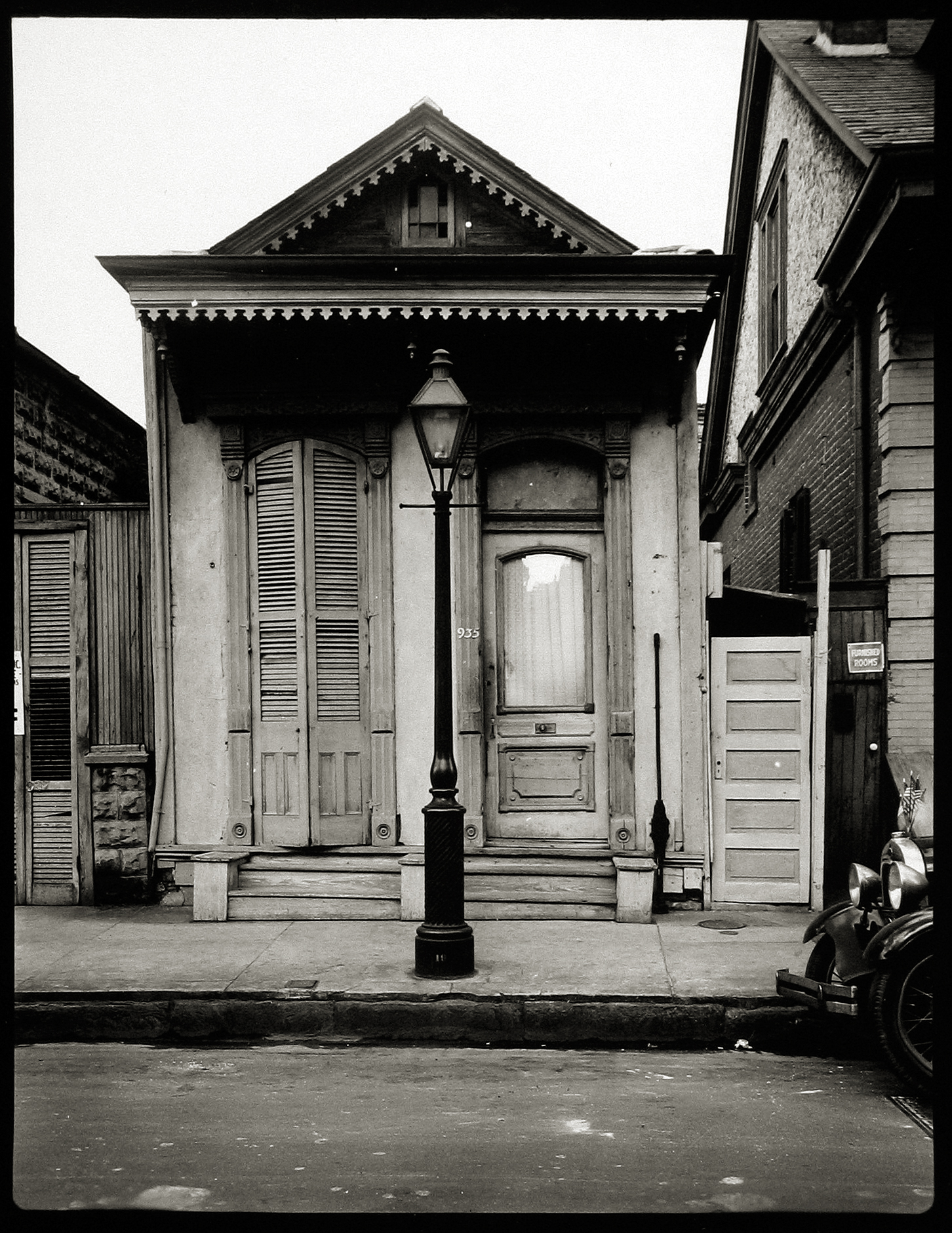 Walker Evans and His Early Circle 2004 Howard Greenberg Gallery