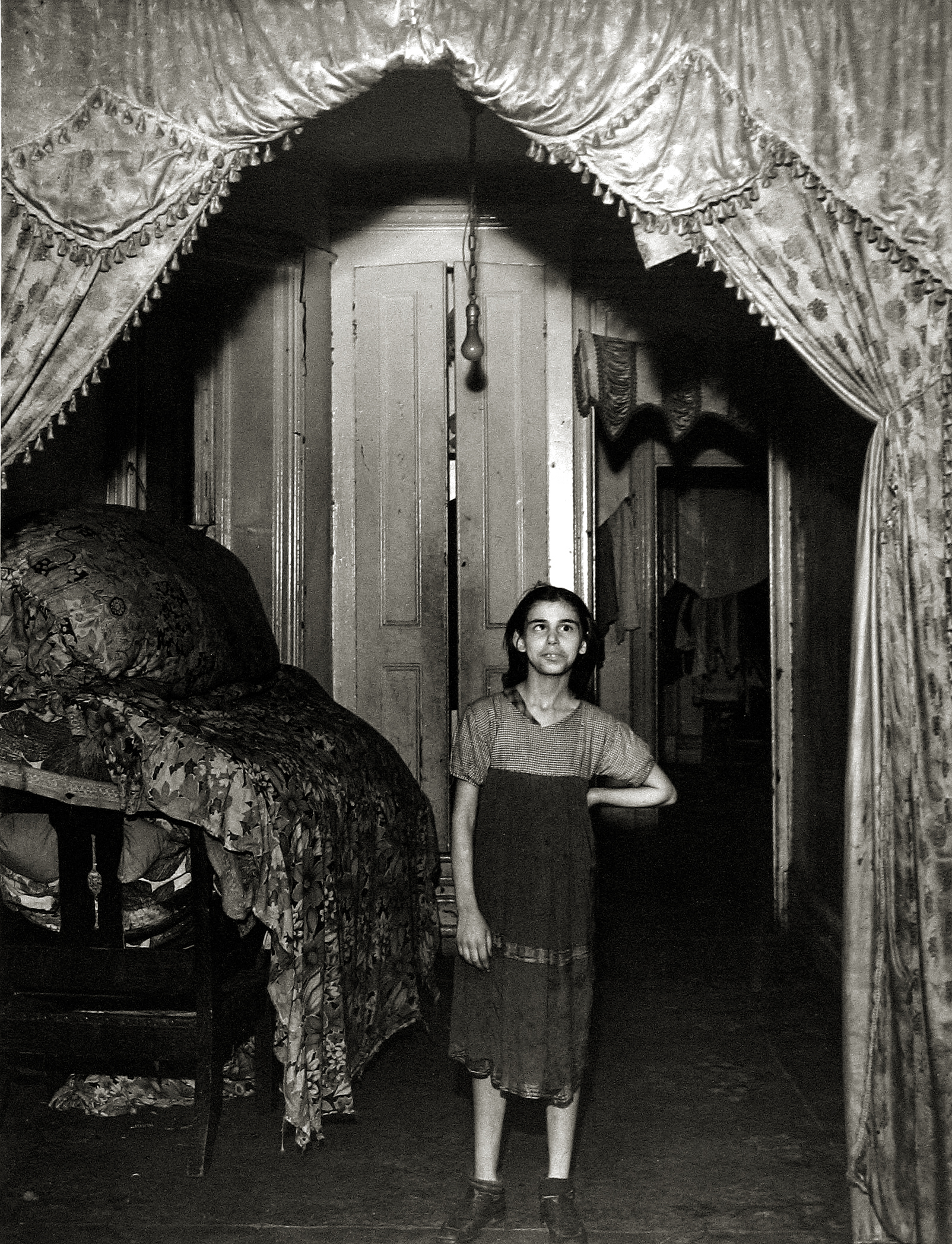 Walker Evans and His Early Circle 2004 Howard Greenberg Gallery