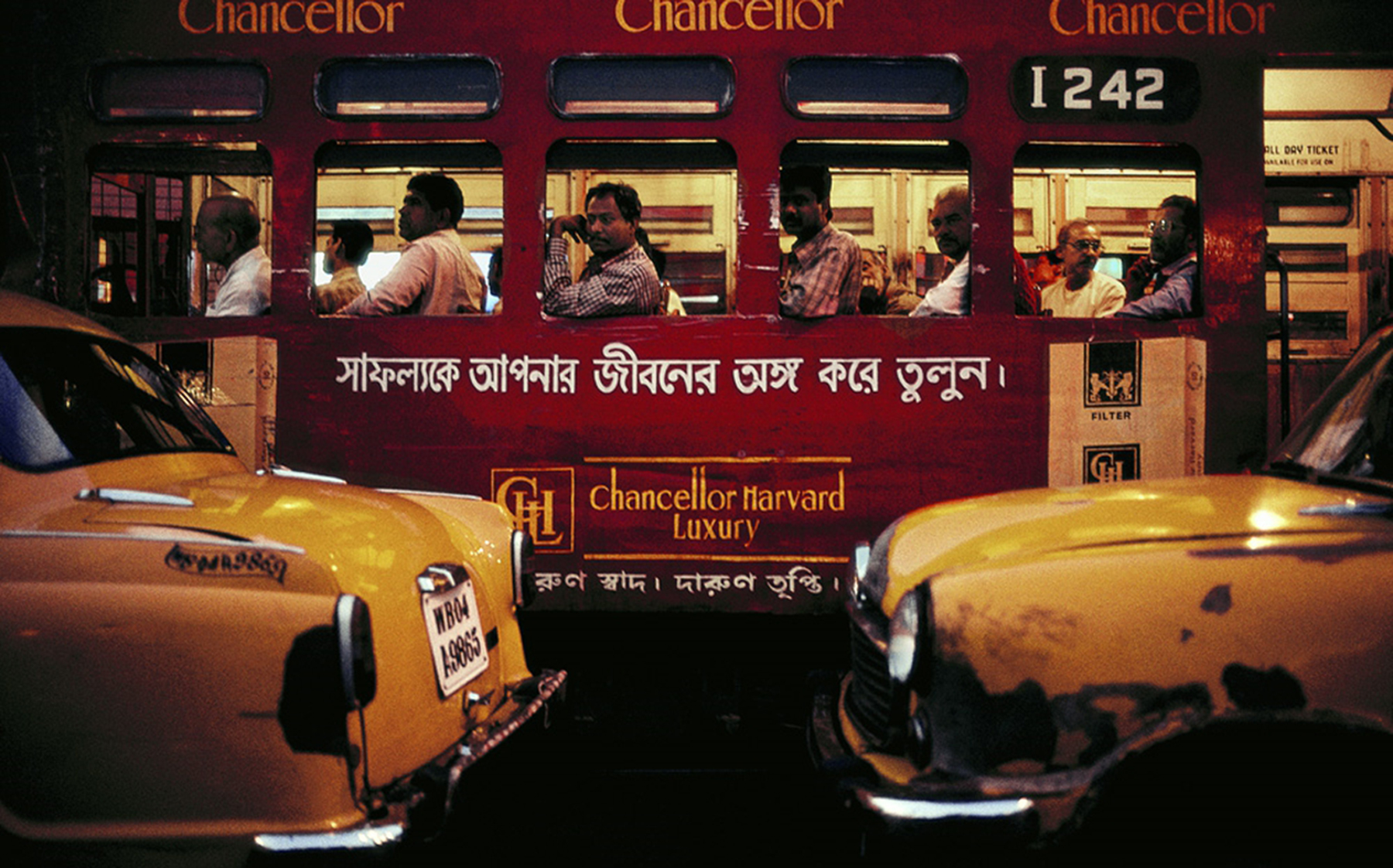 Harry Gruyaert, Calcutta, India, 2001, Howard Greenberg Gallery, 2019