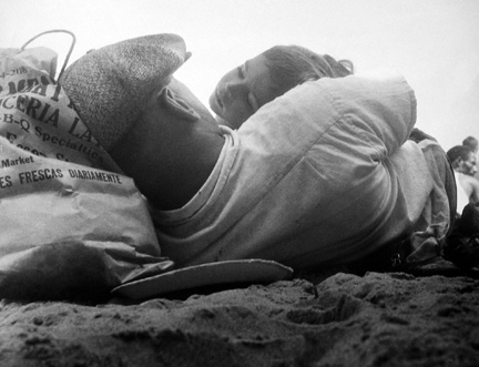 Leon Levinstein: Living in the Edge 2010 Howard Greenberg Gallery