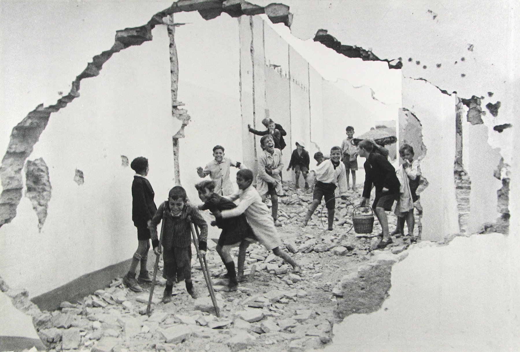 Henri Cartier-Bresson, Seville, Spain, 1933, Howard Greenberg Gallery, 2019