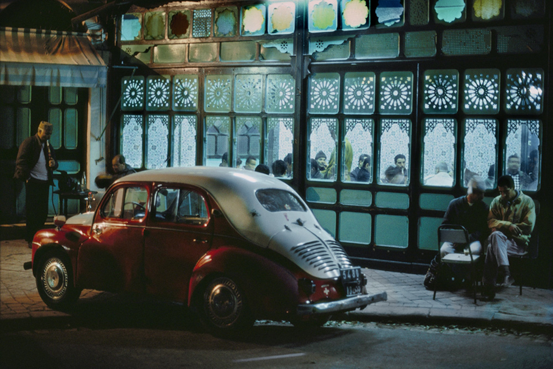 Harry Gruyaert, Al Halfwin district, Tunis, Tunisia, 1995, Howard Greenberg Gallery, 2019