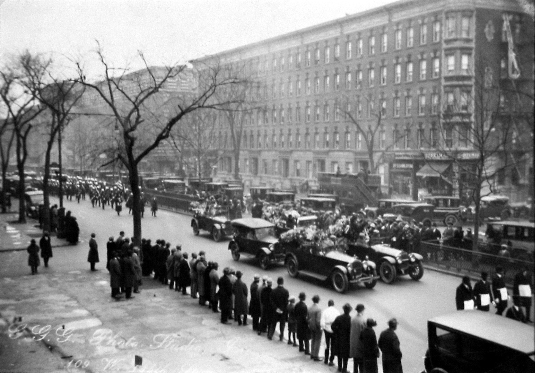James Van Der Zee - Funeral Down Street, 1930 - Howard Greenberg Gallery - 2019