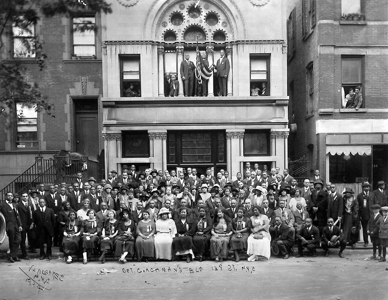 James Van Der Zee - Assembly, Det. Coachman's Building, 1924 - Howard Greenberg Gallery - 2019