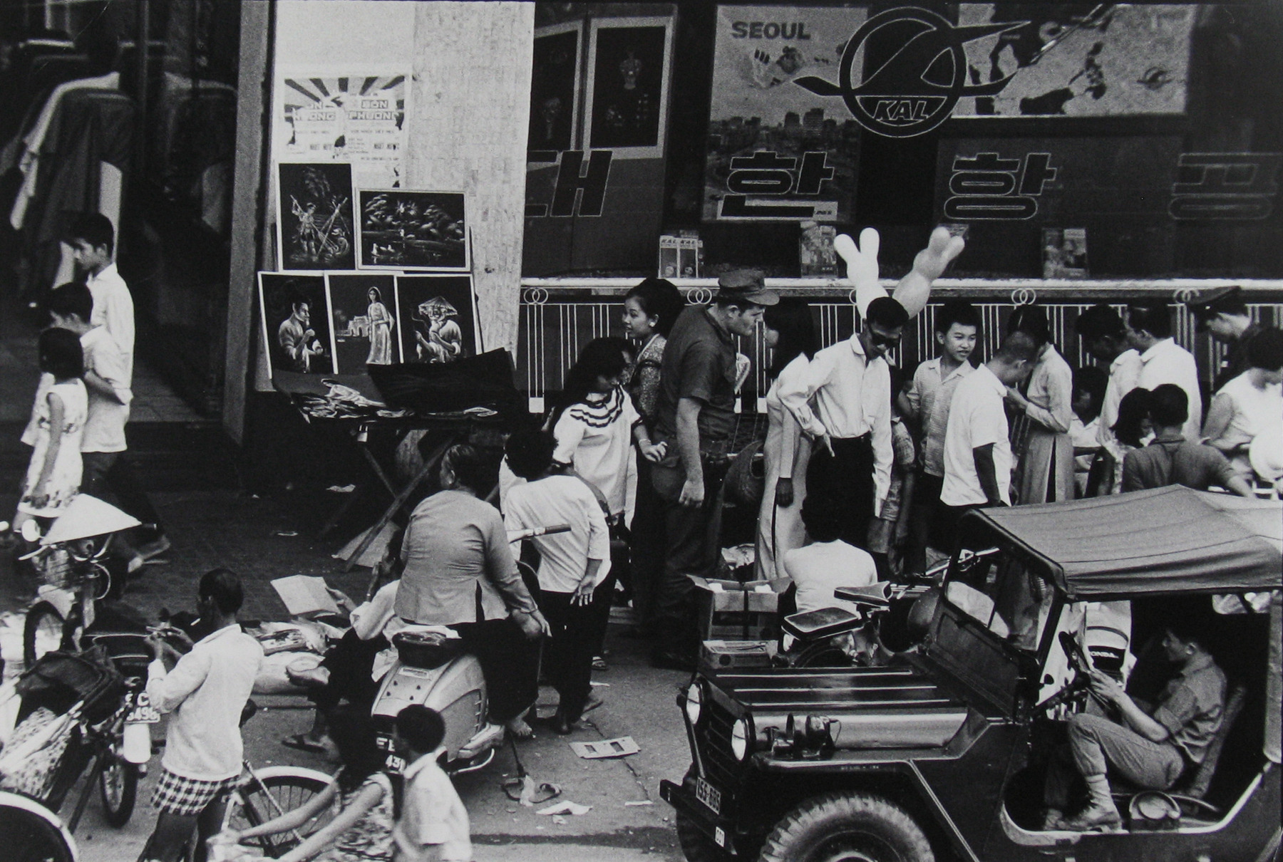 Philip Jones Griffiths: Maelstrom 2011 Howard Greenberg Gallery