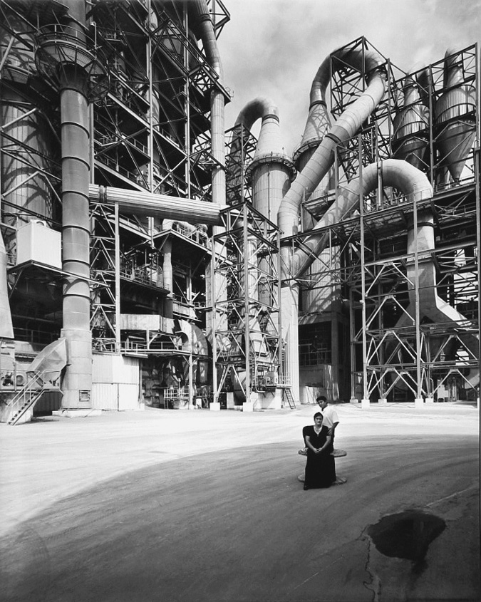 Frédéric Brenner: Exile at Home - Ramla, Israel, 1997 - Howard Greenberg Gallery