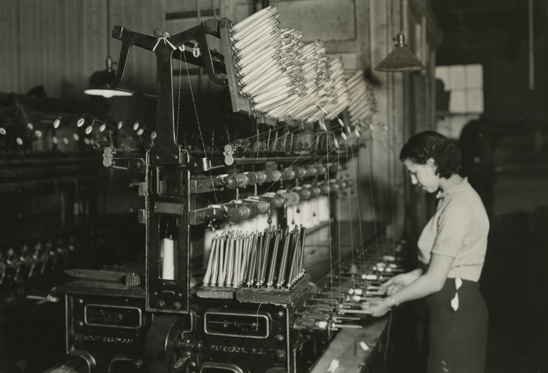 Lewis Hine, Quilling. Paterson, New Jersey, 1936-37
