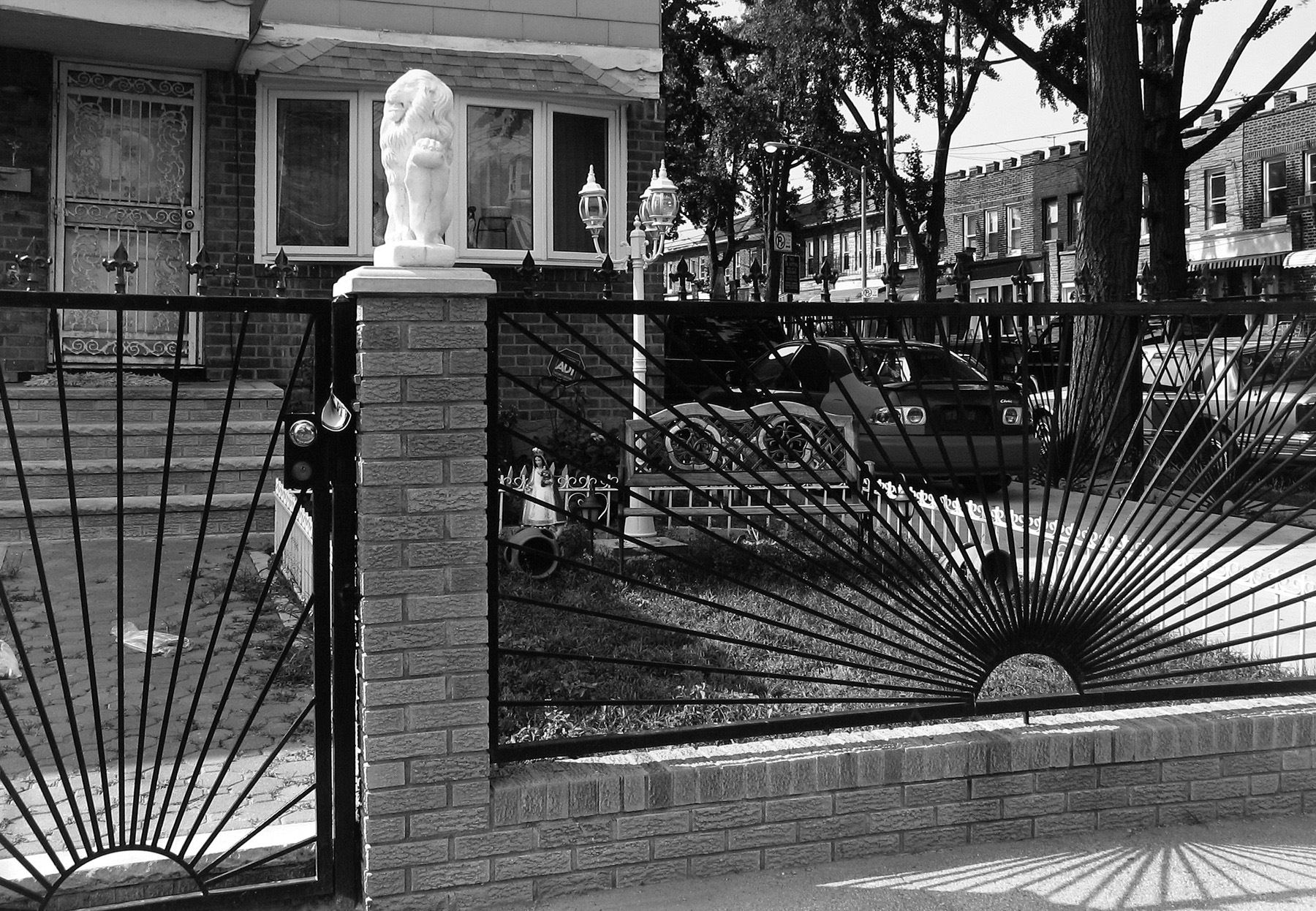 Frank Gohlke: Queens 2008 Howard Greenberg Gallery