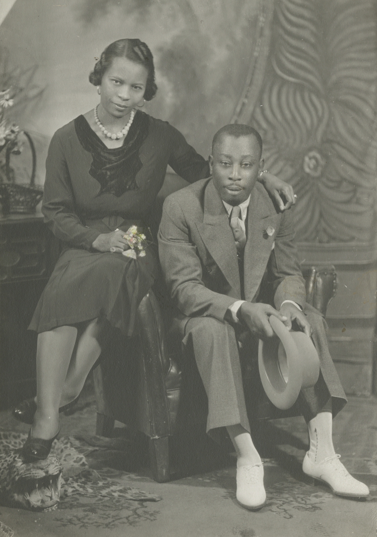 James Van Der Zee - Portrait of a Couple, c.1930 - Howard Greenberg Gallery - 2019