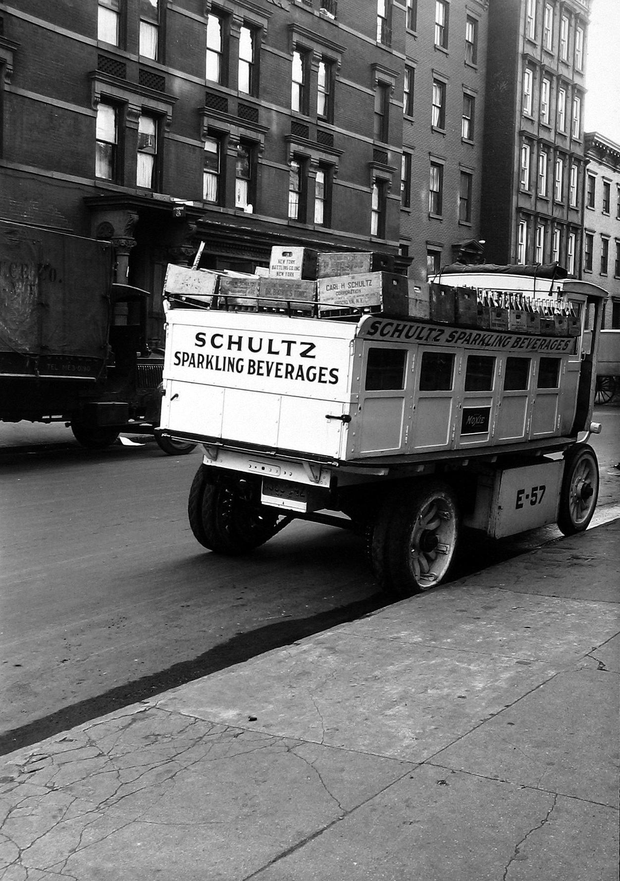 George Platt Lynes: Young Modernist c.1928 2005 howard greenberg gallery