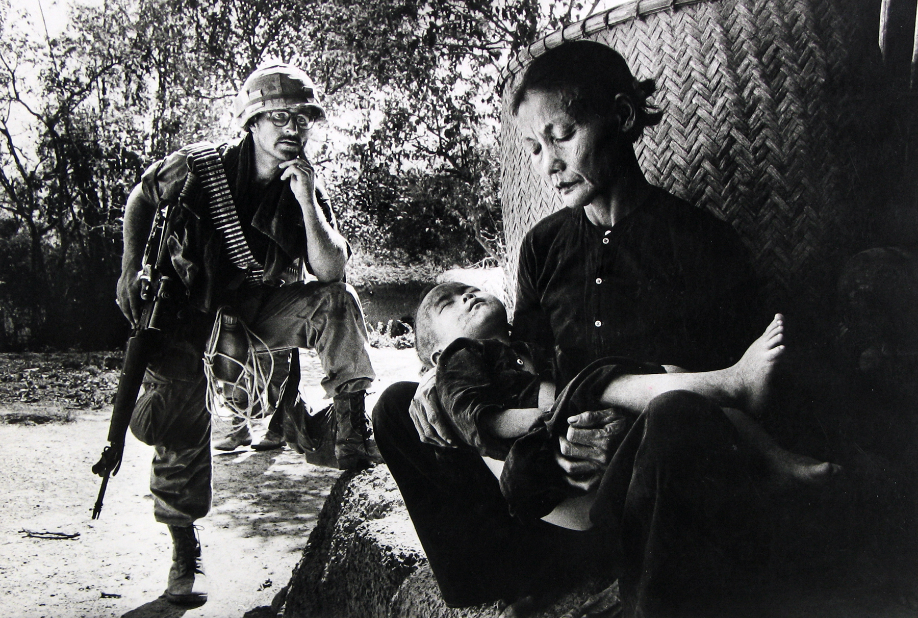 Philip Jones Griffiths: Maelstrom 2011 Howard Greenberg Gallery