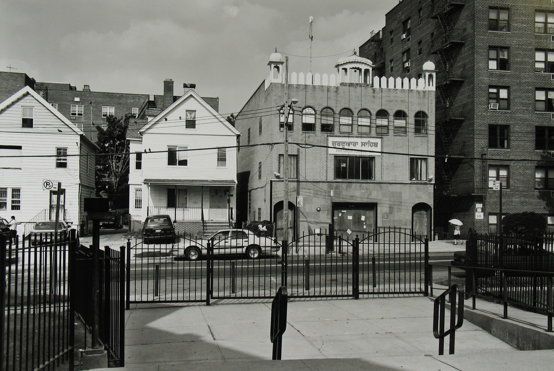 Frank Gohlke: Queens 2008 Howard Greenberg Gallery