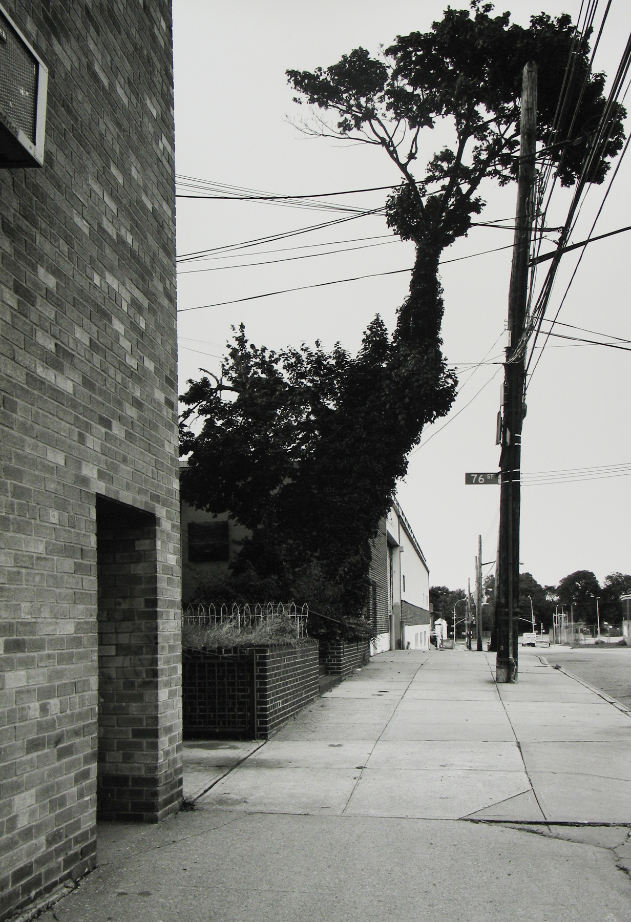 Frank Gohlke: Queens 2008 Howard Greenberg Gallery