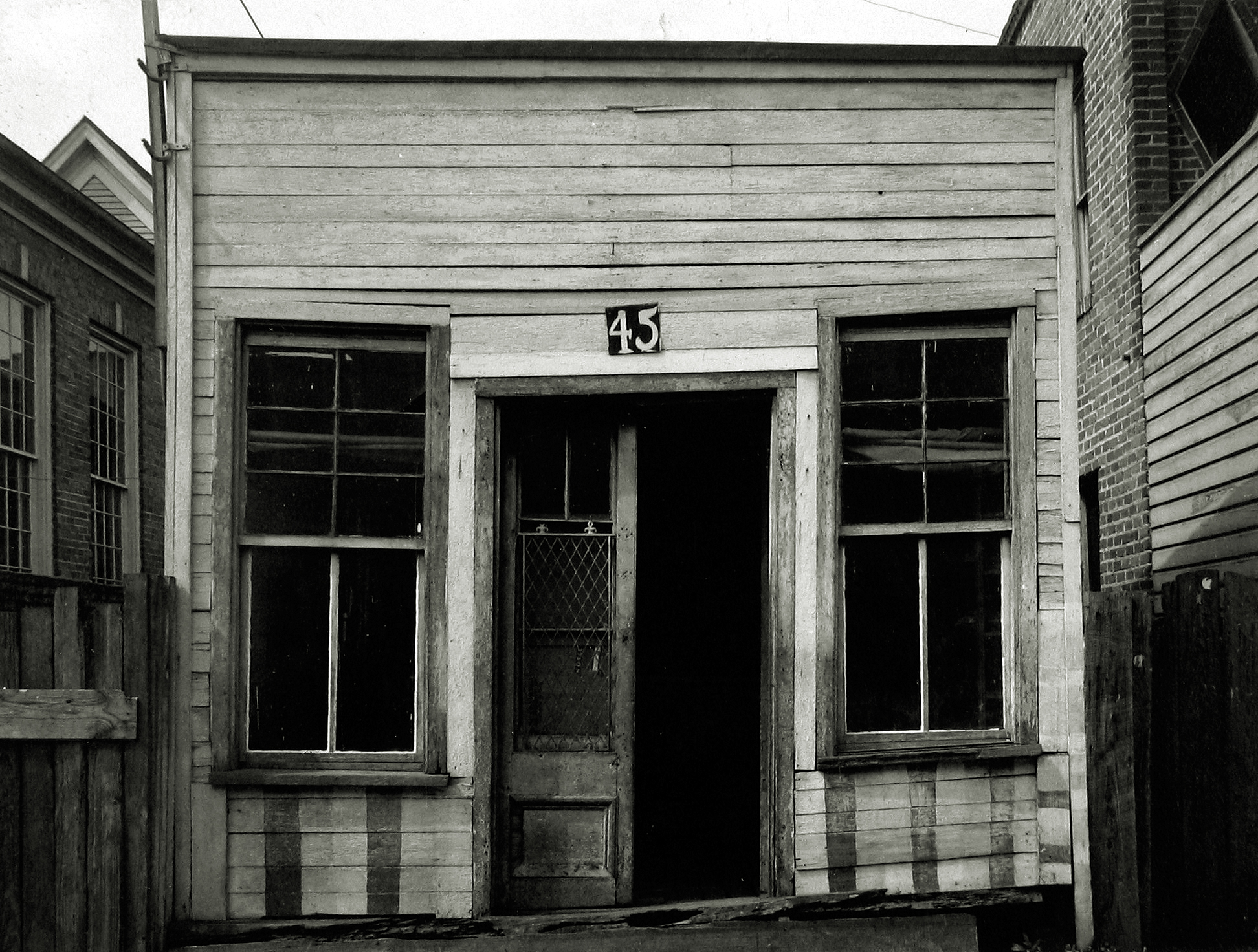 Walker Evans and His Early Circle 2004 Howard Greenberg Gallery