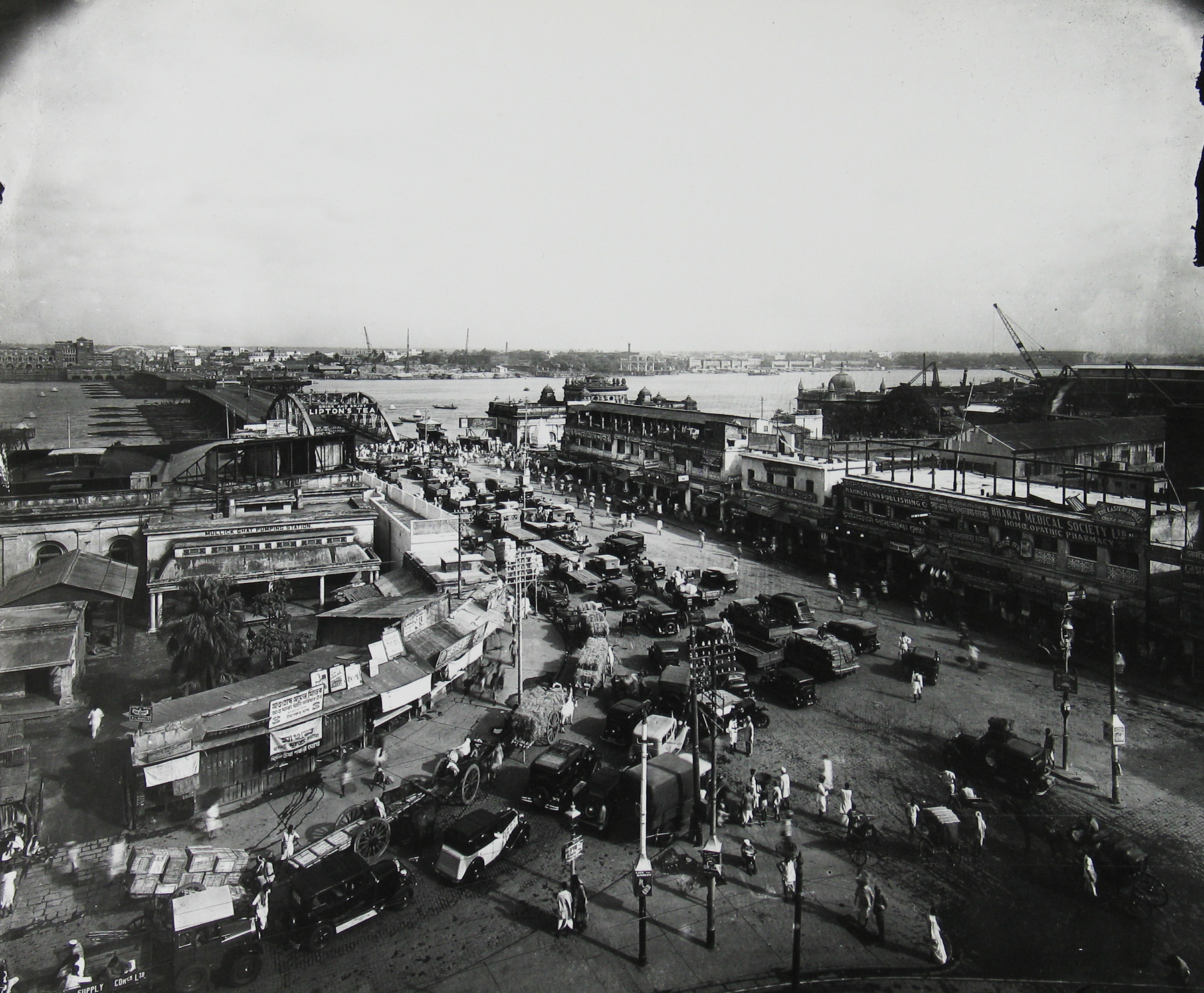 Sacred Sight: Photographs in India 2009 Howard Greenberg Gallery