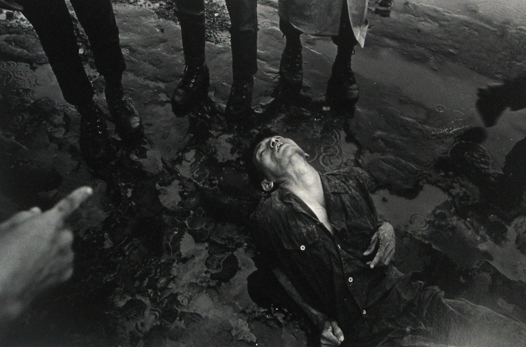 Philip Jones Griffiths: Maelstrom 2011 Howard Greenberg Gallery