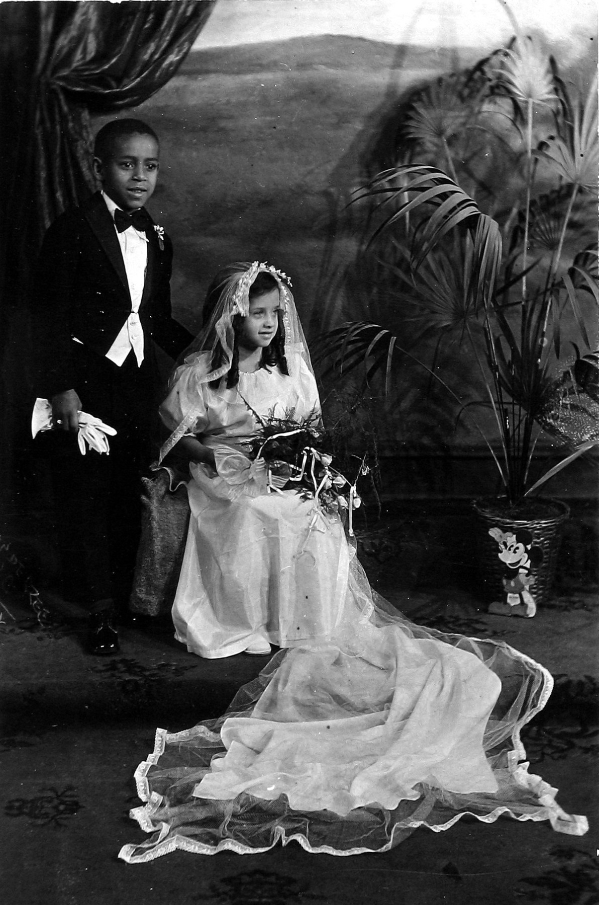 James Van Der Zee - Mock Wedding, c.1930 - Howard Greenberg Gallery - 2019