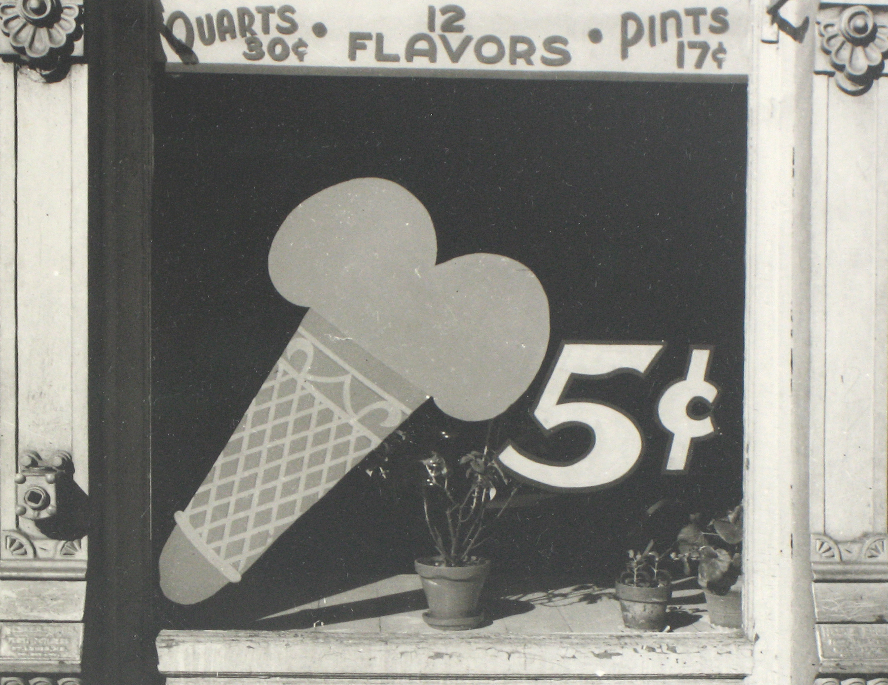 Peter Sekaer: An Untold Story 2010 Howard Greenberg Gallery