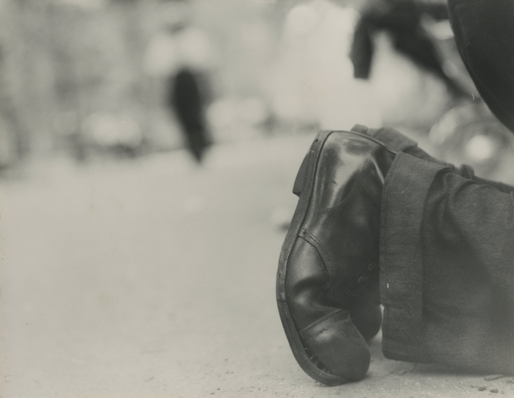 Saul Leiter - Howard Greenberg Gallery - Early Black and White - 2014