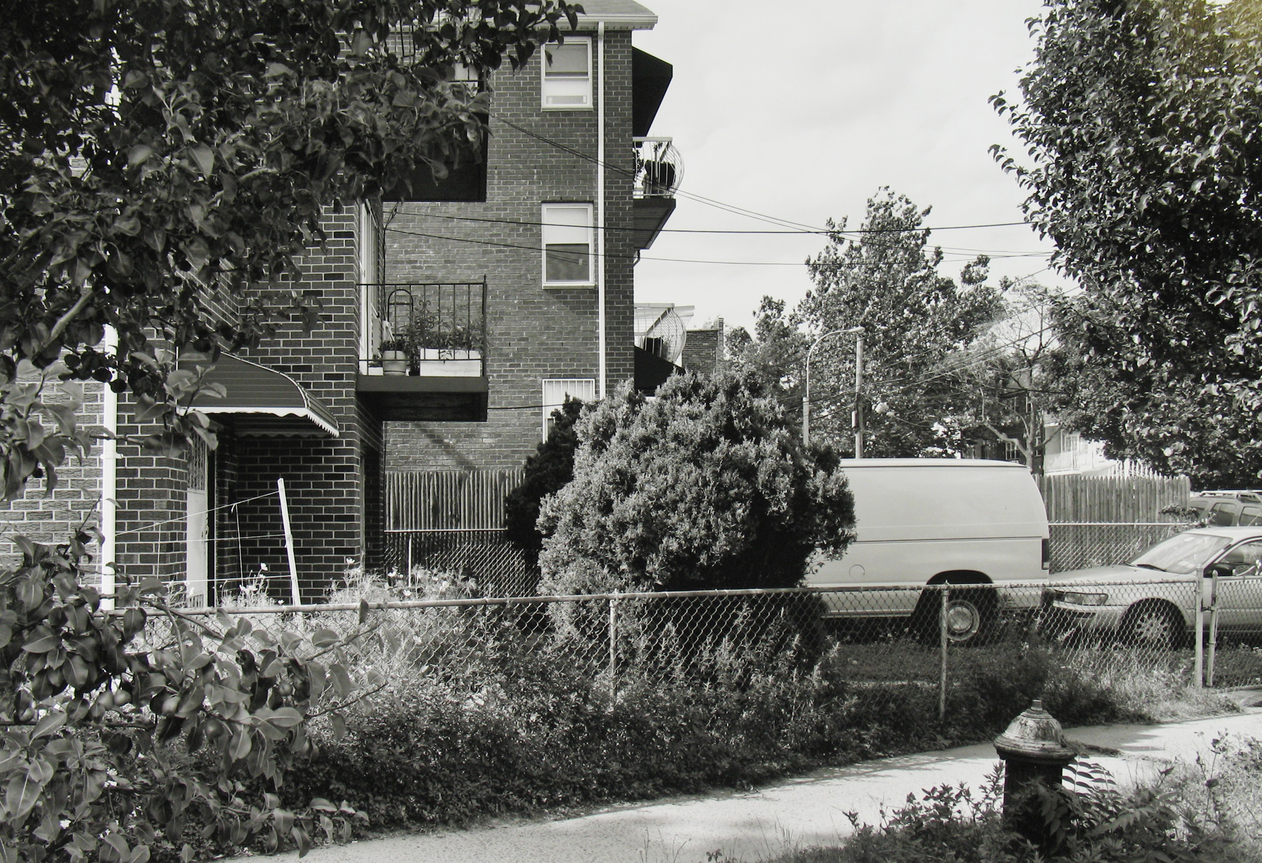 Frank Gohlke: Queens 2008 Howard Greenberg Gallery