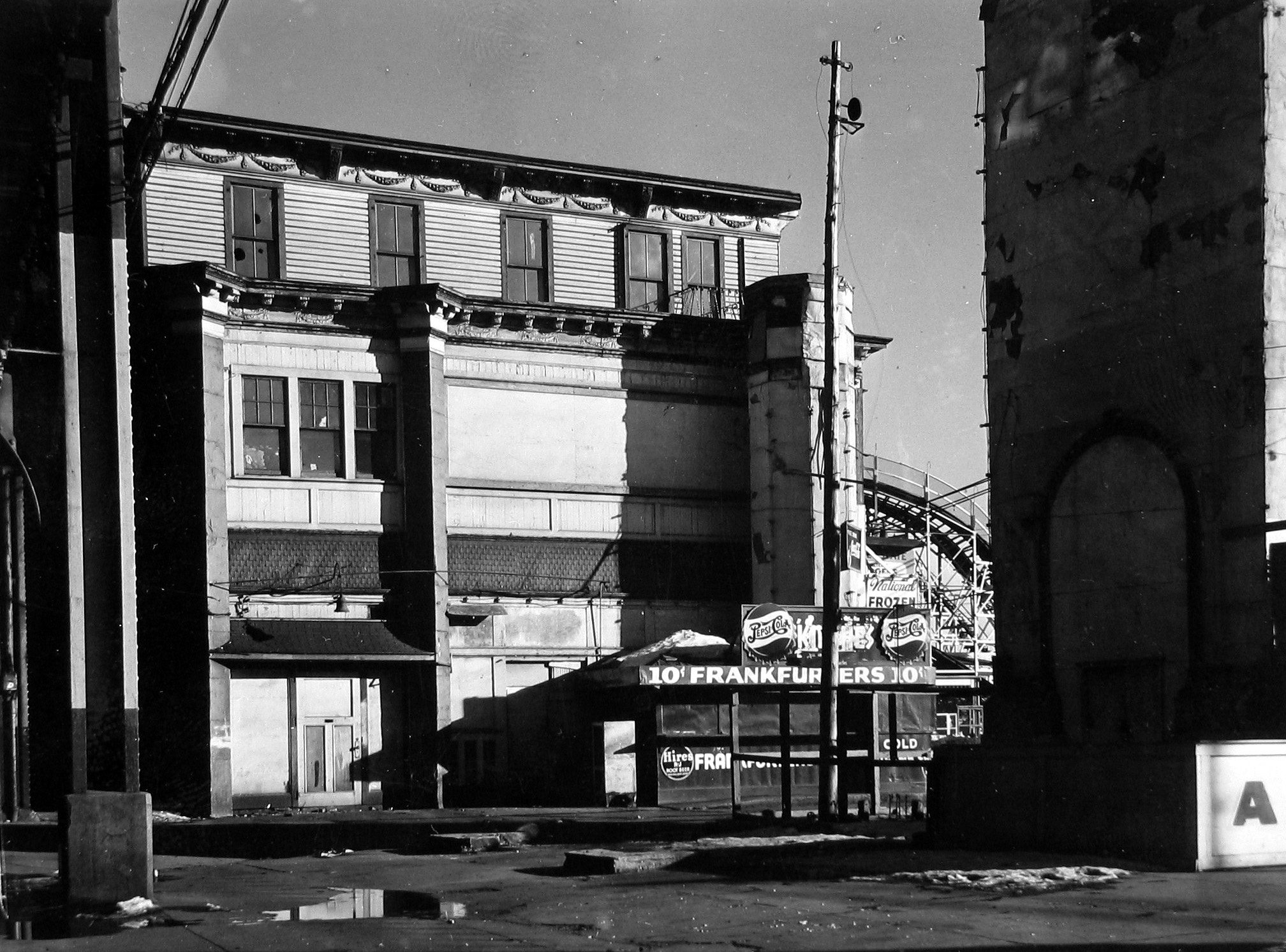 Sy Kattelson - Howard Greenberg Gallery - 2017