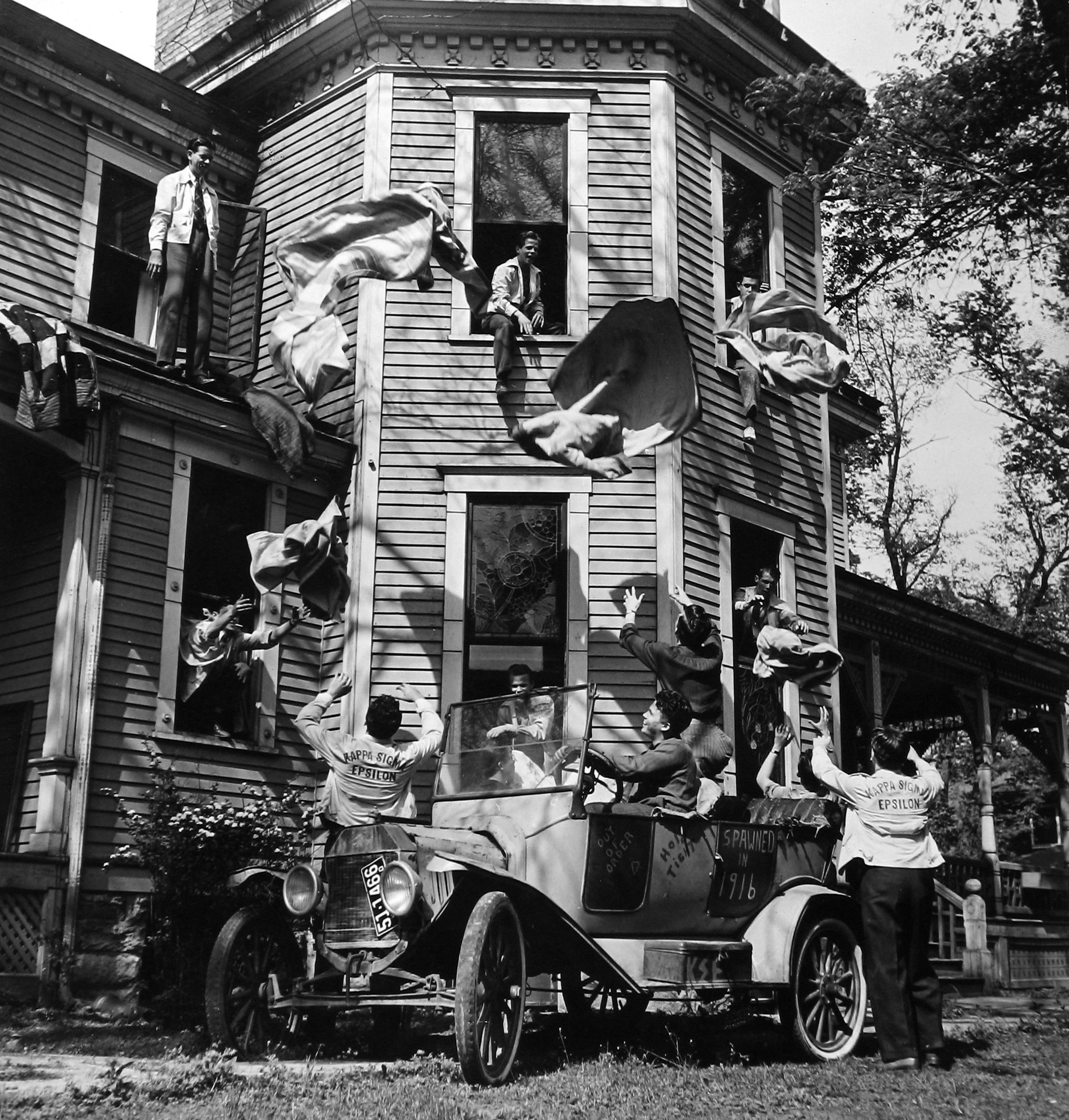 Right of Passage: Youth Culture from Mid-Century 2006 howard greenberg gallery