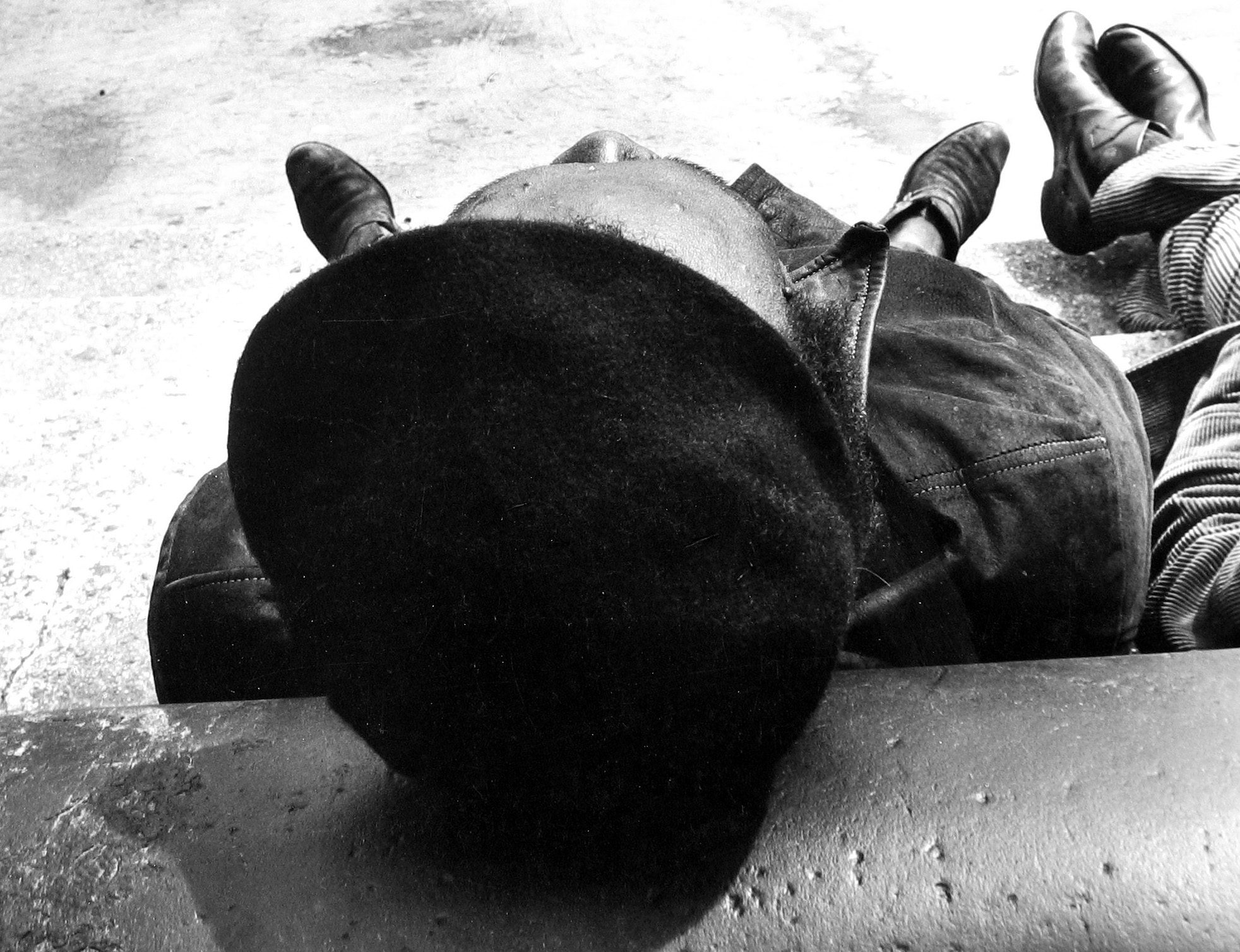 Leon Levinstein: Living in the Edge 2010 Howard Greenberg Gallery