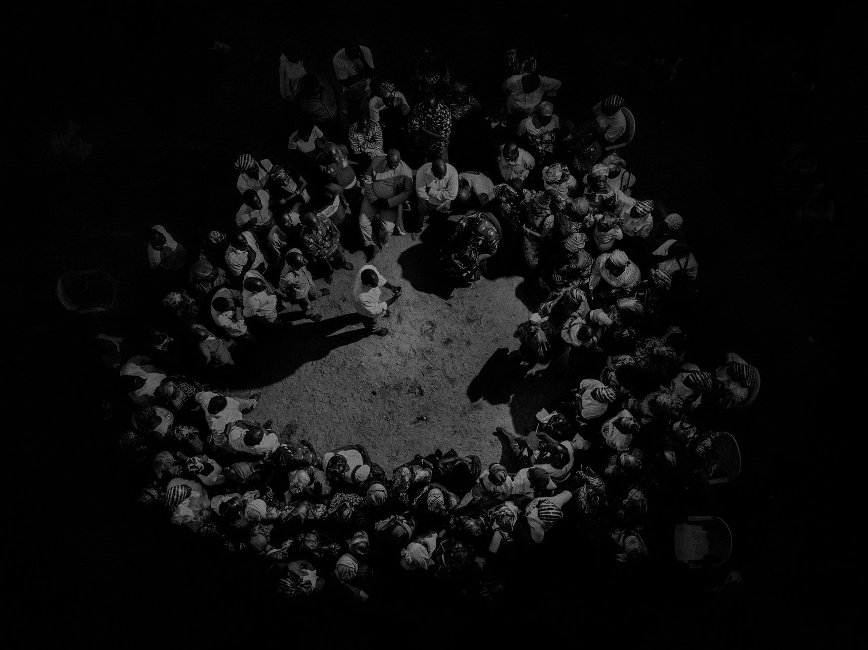 Alex Majoli SKĒNĒ - Howard Greenberg Gallery - 2017