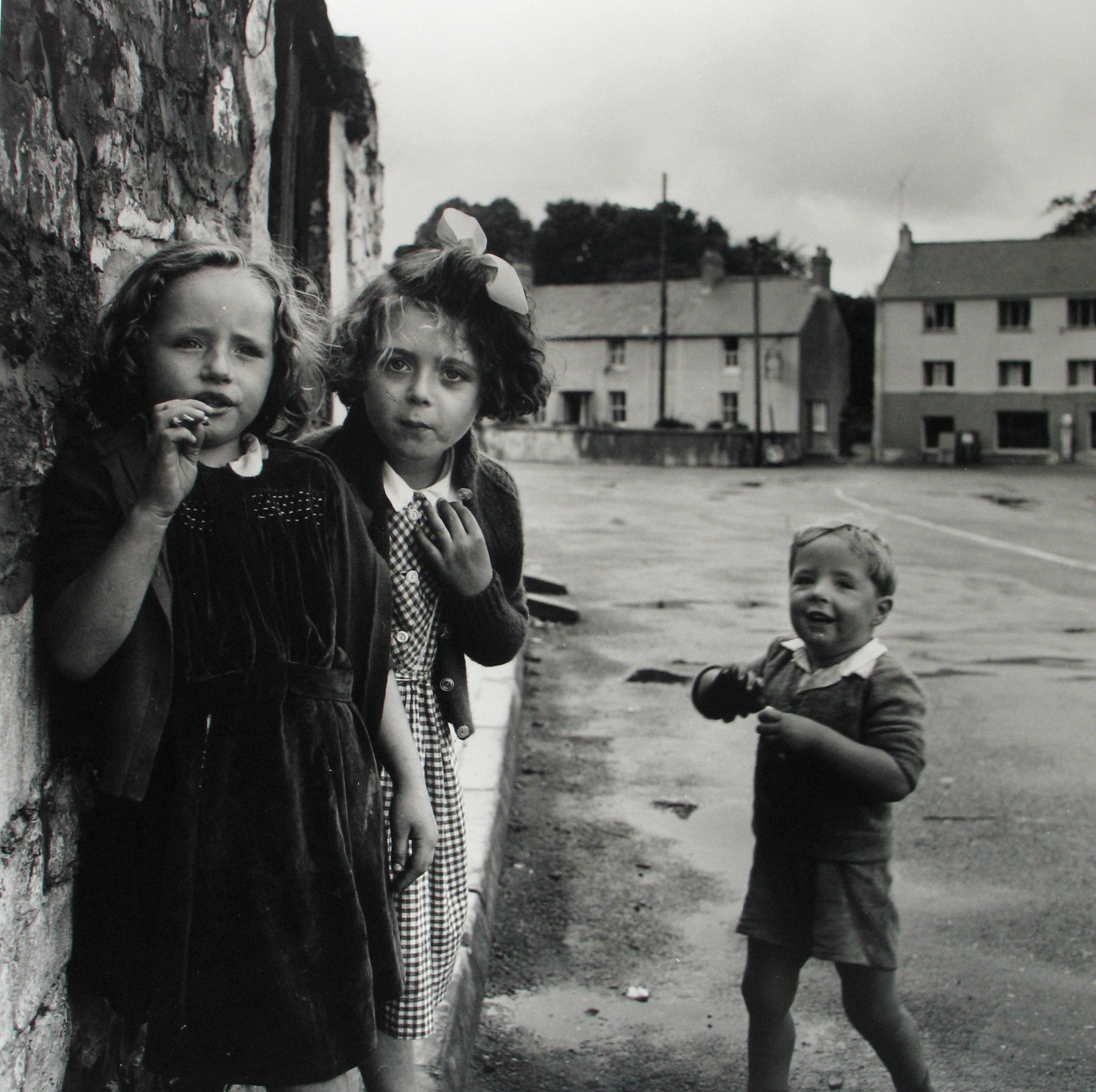 Philip Jones Griffiths: Maelstrom 2011 Howard Greenberg Gallery
