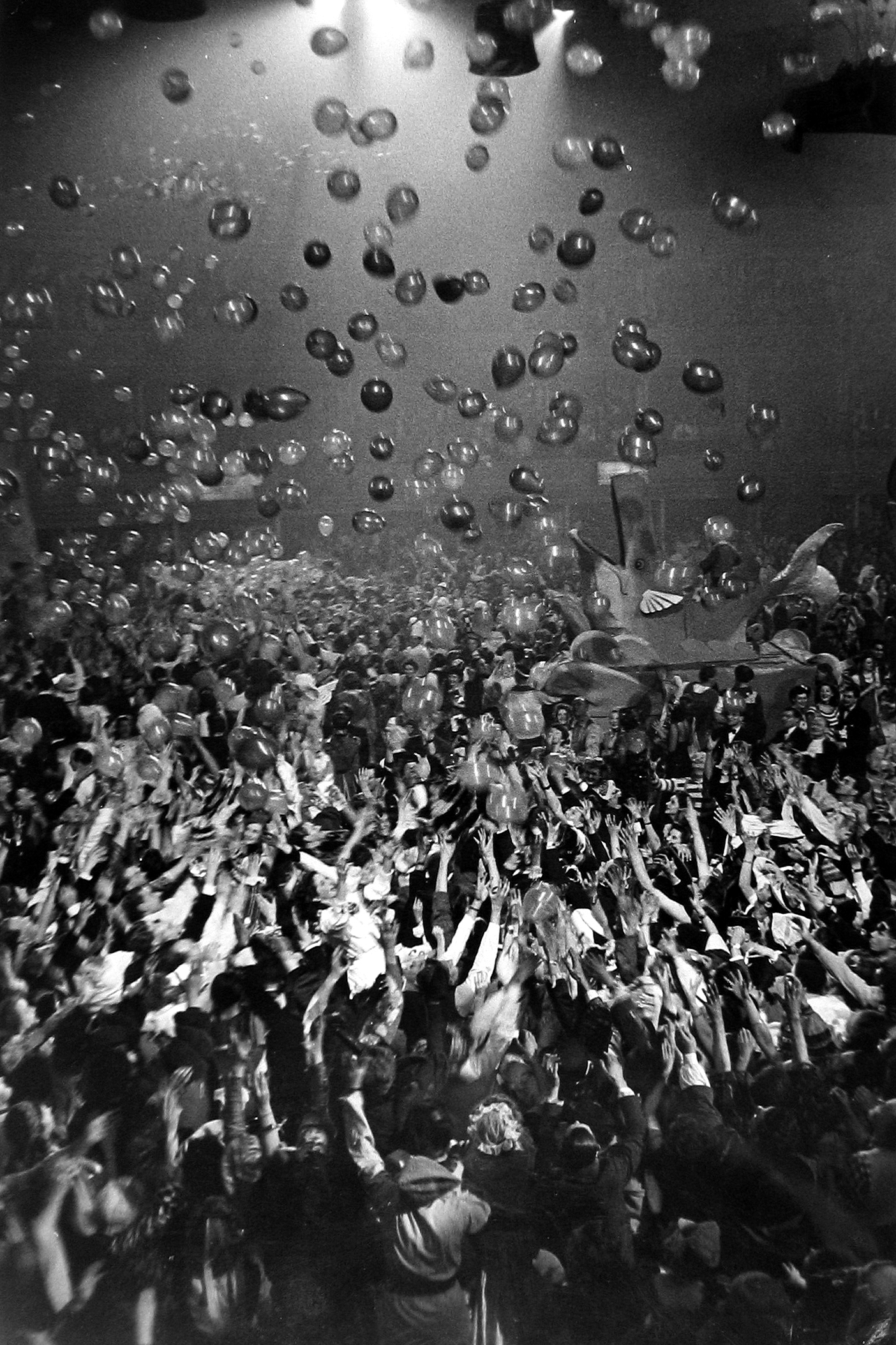 Right of Passage: Youth Culture from Mid-Century 2006 howard greenberg gallery