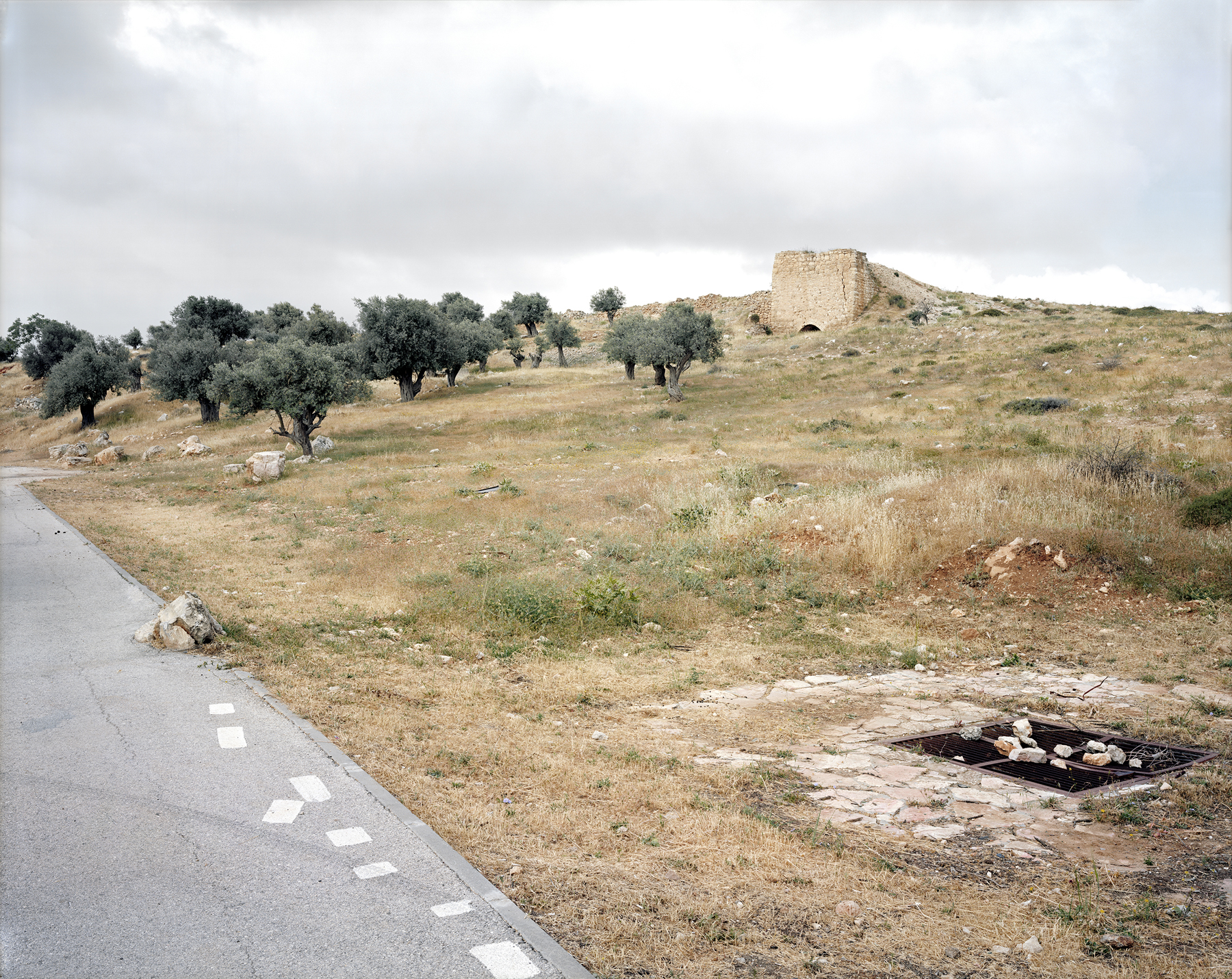 Frédéric Brenner - An Archeology of Fear and Desire - Hebron Road, 2011 - Howard Greenberg Gallery