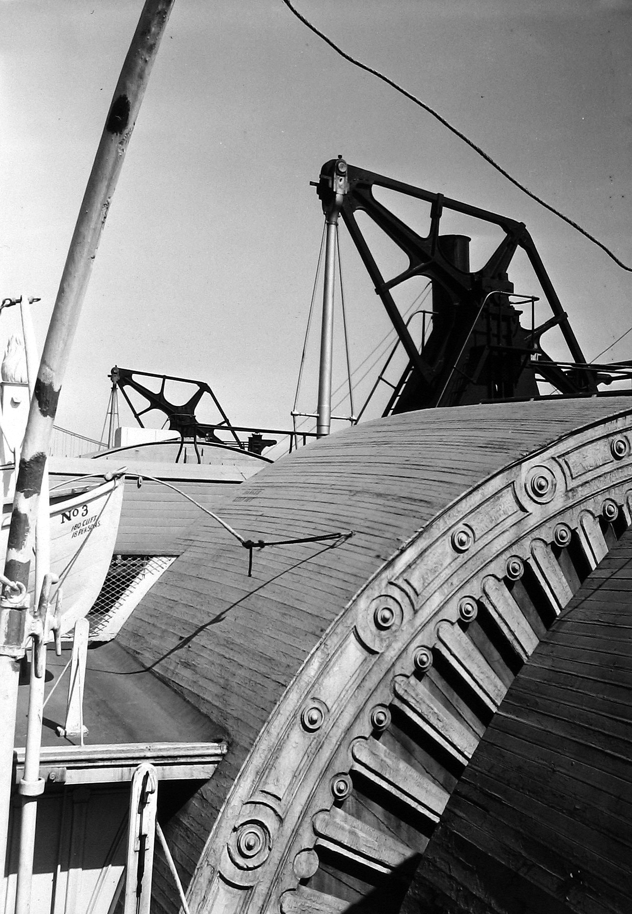 George Platt Lynes: Young Modernist c.1928 2005 howard greenberg gallery