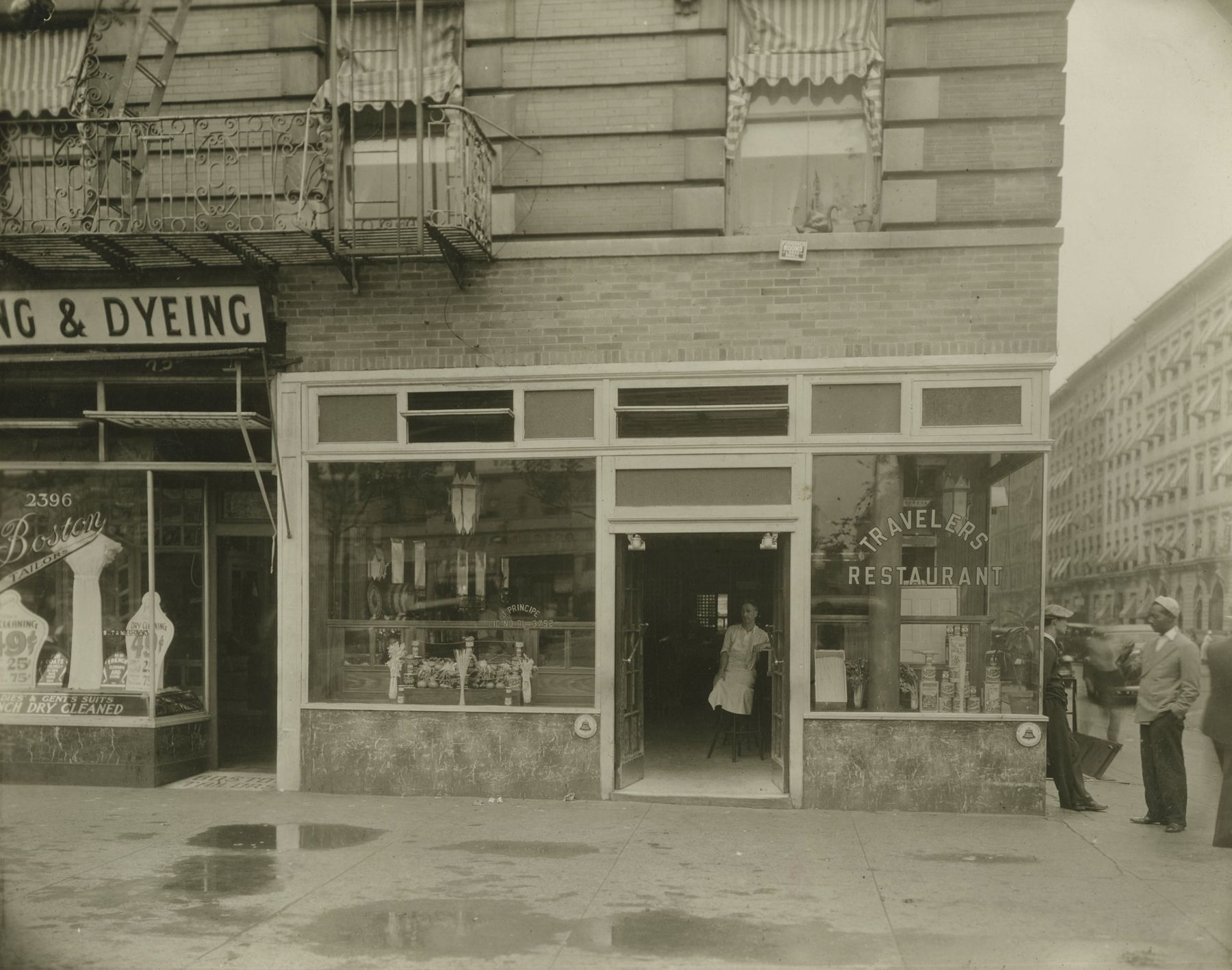 James Van Der Zee - Travelers Restaurant, c.1935 - Howard Greenberg Gallery - 2019