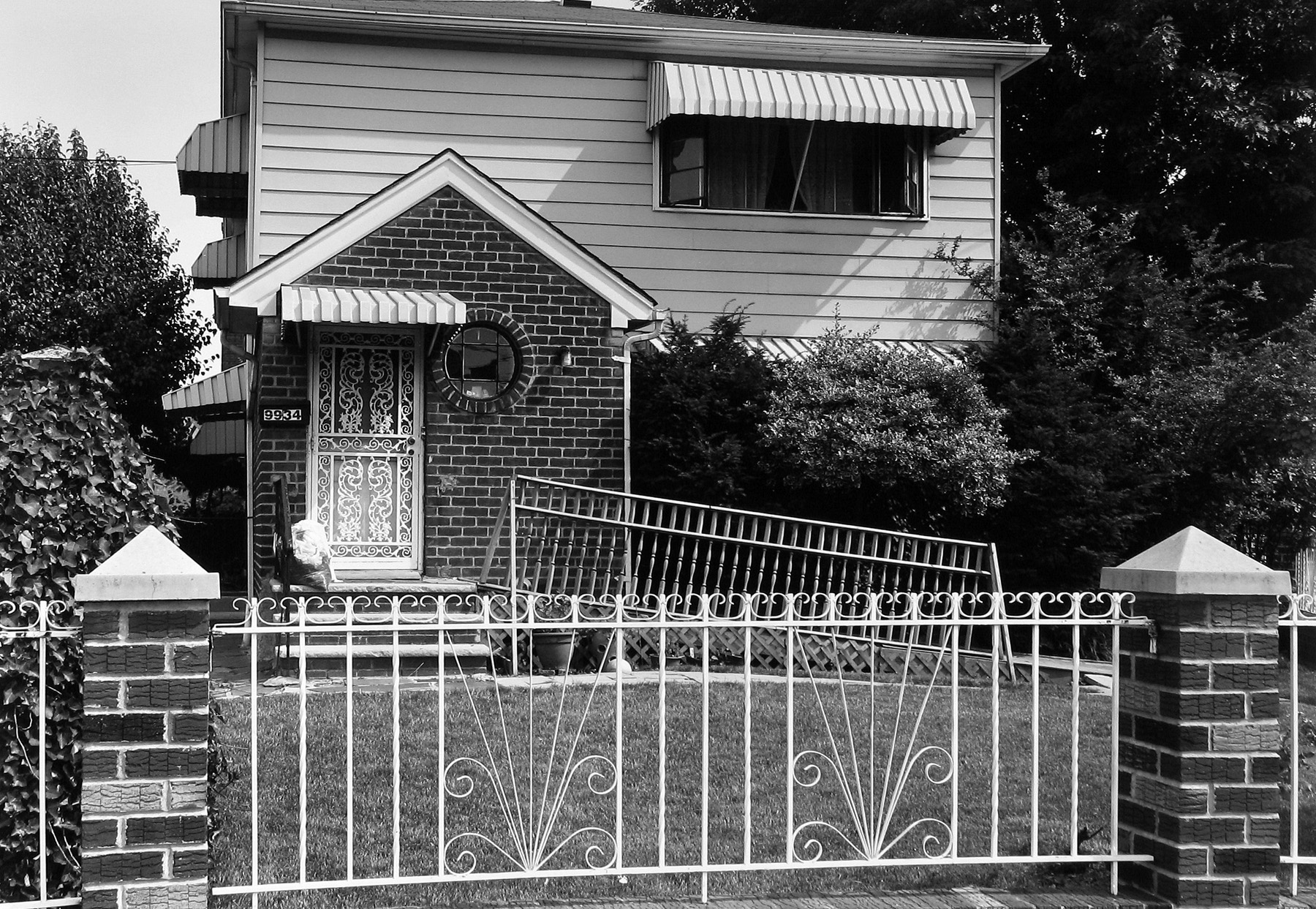 Frank Gohlke: Queens 2008 Howard Greenberg Gallery