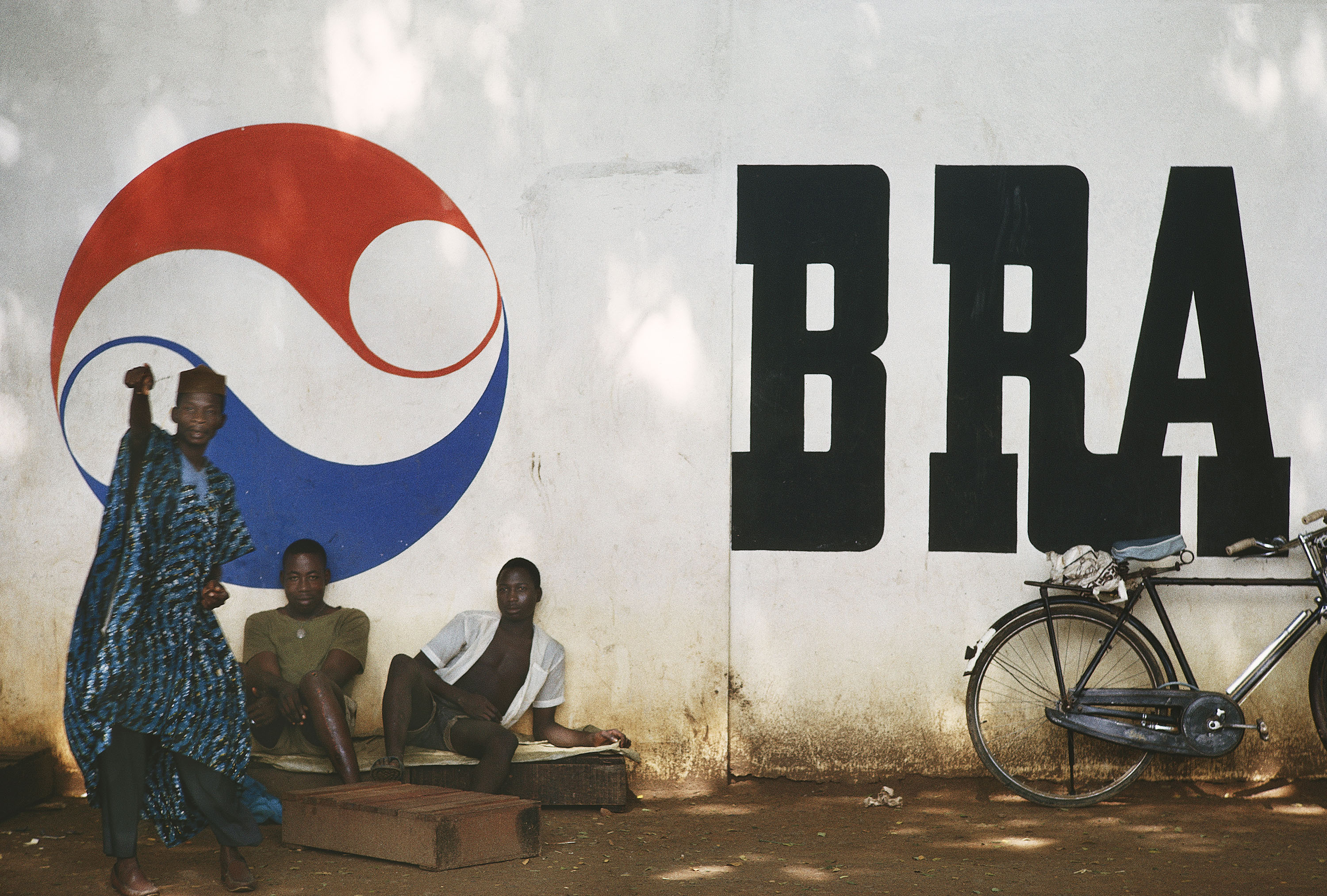 Abidjan, Ivory Coast, 1963 Chromogenic print 13 1/2 x 19 7/8 inches