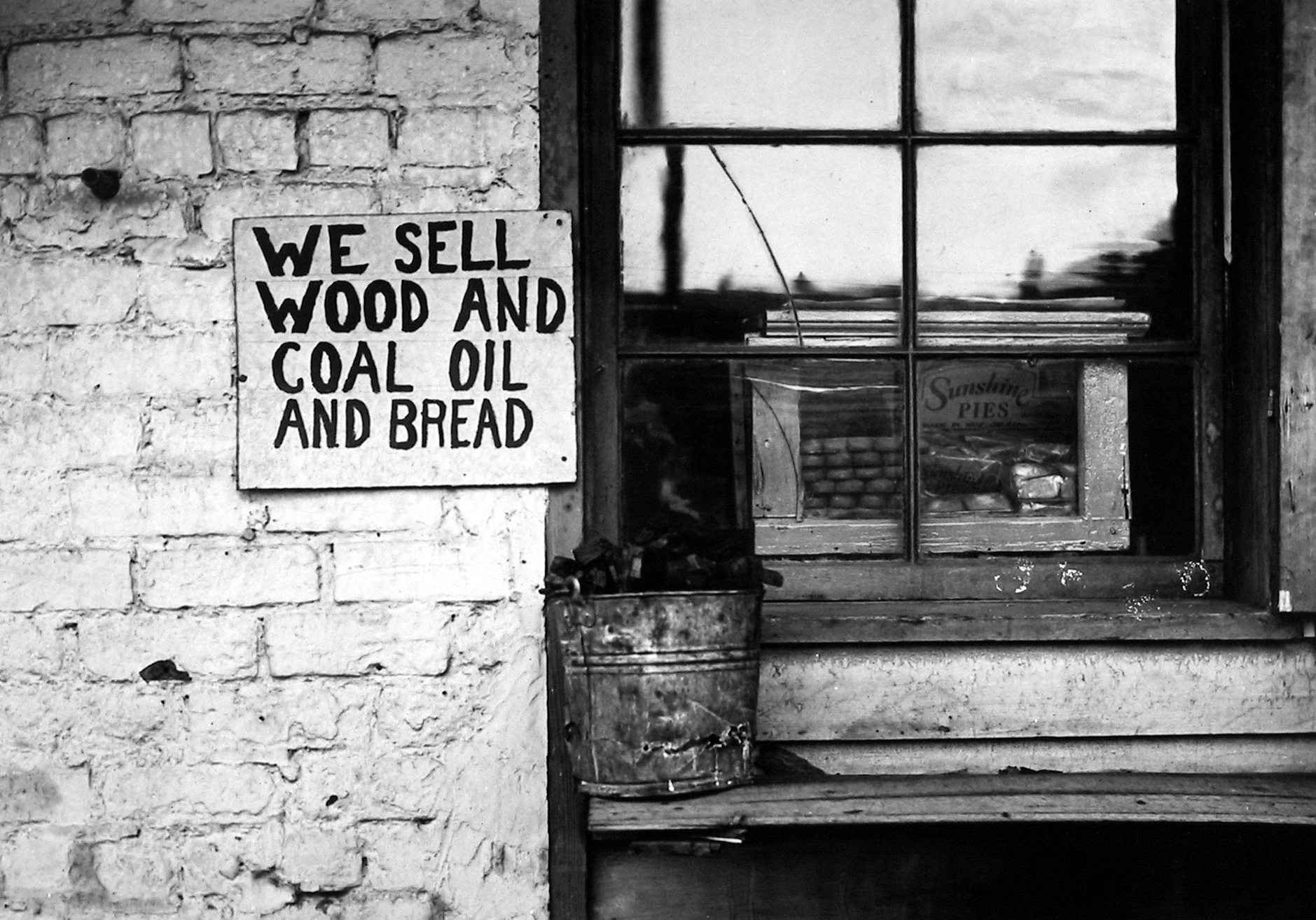 Peter Sekaer: An Untold Story 2010 Howard Greenberg Gallery