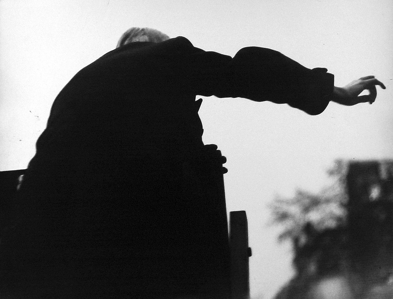 Leon Levinstein: Living in the Edge 2010 Howard Greenberg Gallery