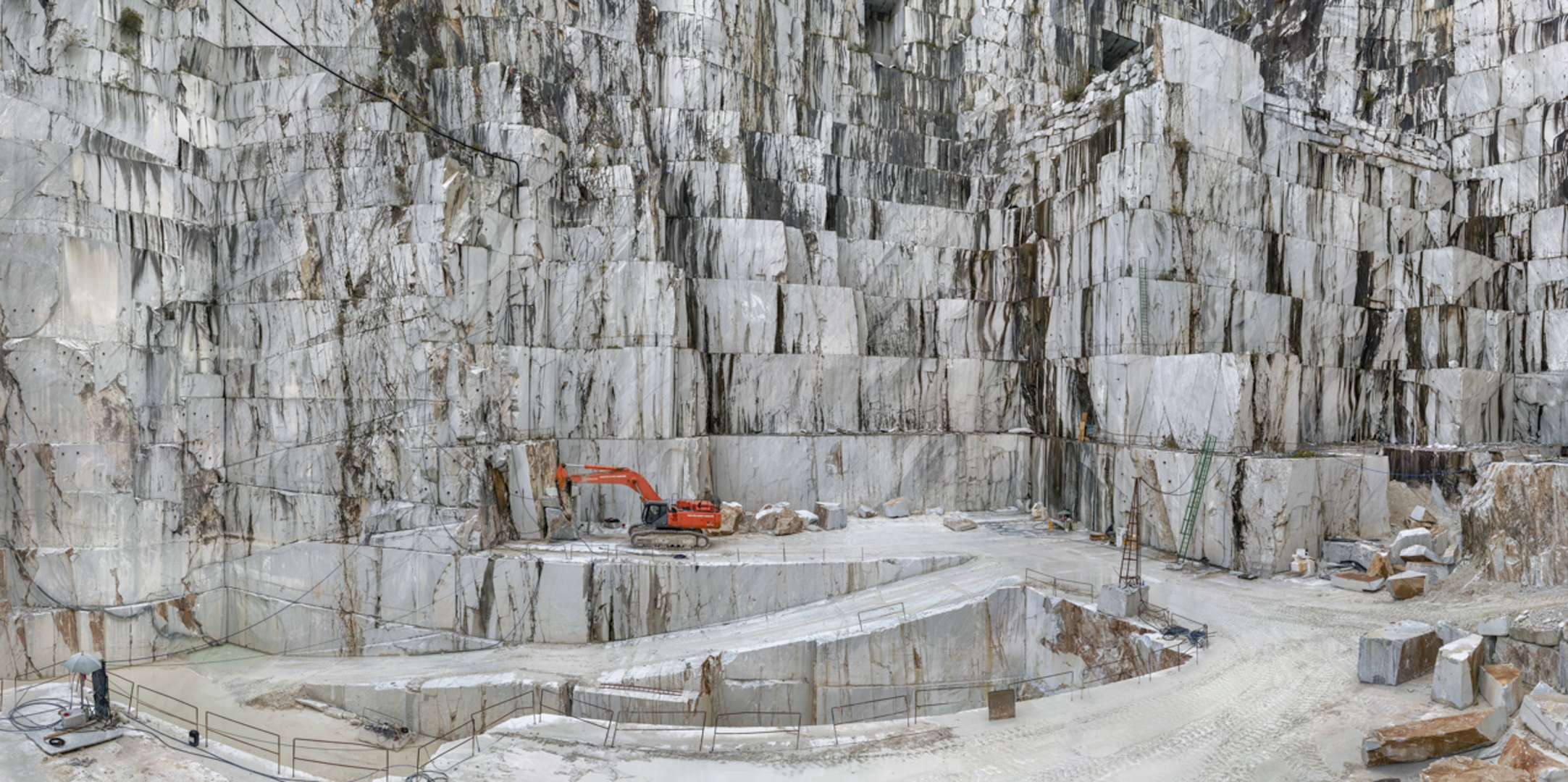 Edward Burtynsky - Carrara Marble Quarries, Cava di Canalgrande #2, Carrara, Italy 2/6, 2016 - Howard Greenberg Gallery - 2018