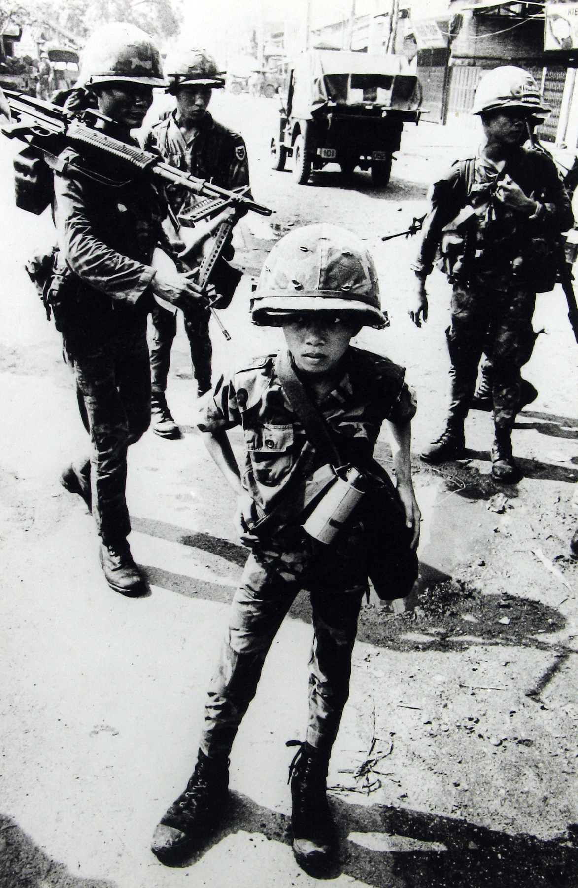 Philip Jones Griffiths: Maelstrom 2011 Howard Greenberg Gallery