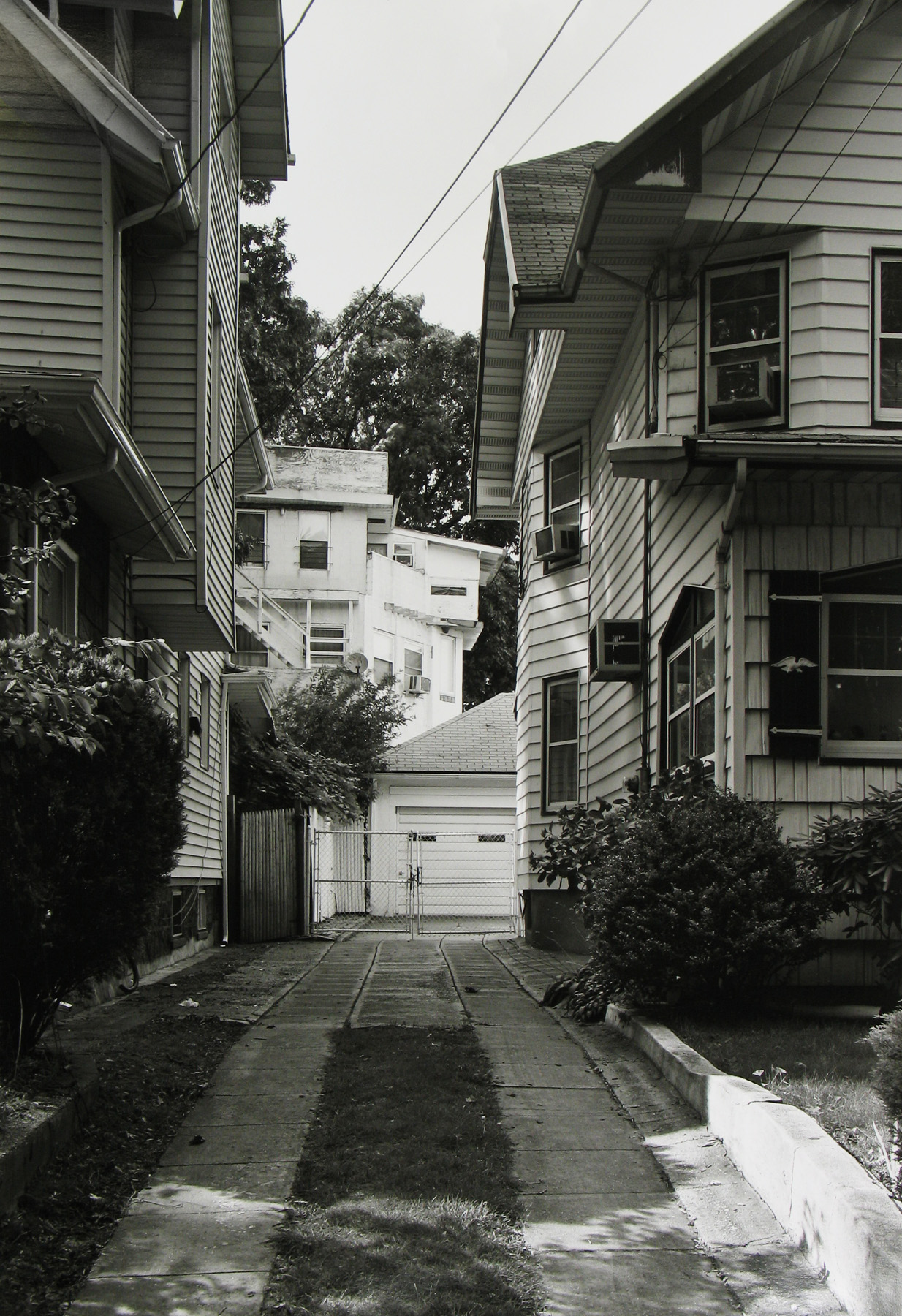 Frank Gohlke: Queens 2008 Howard Greenberg Gallery