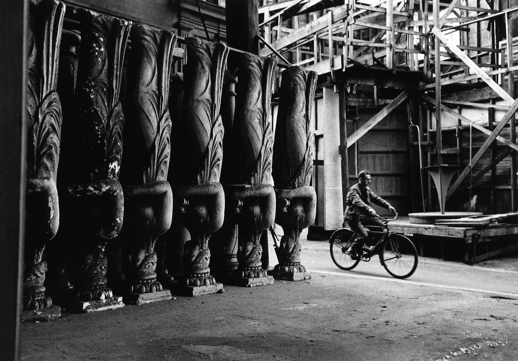 Dennis Stock: Altered States 2009 Howard Greenberg Gallery