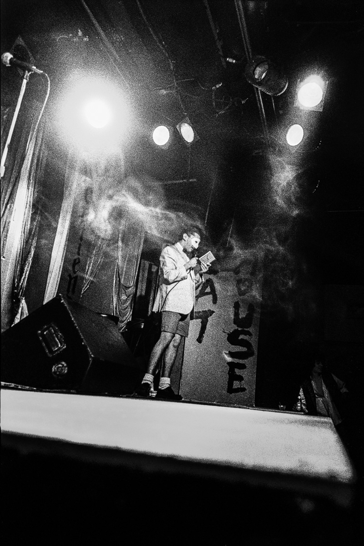 Ken Schles - INVISIBLE CITY / NIGHT WALK 1983-1989 - Howard Greenberg Gallery - 2015