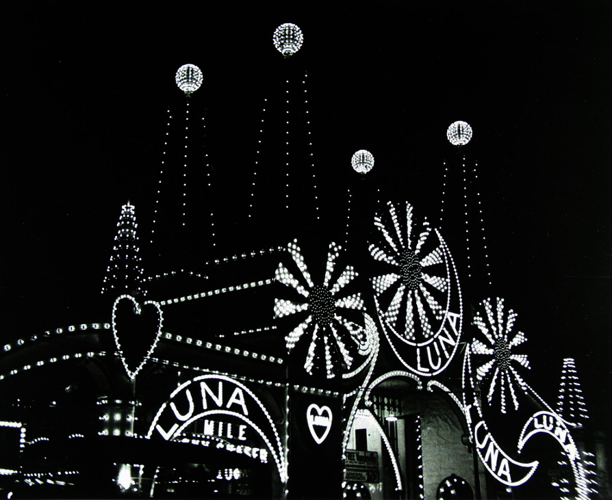 Coney Island Sideshow 2007 Howard Greenberg Gallery